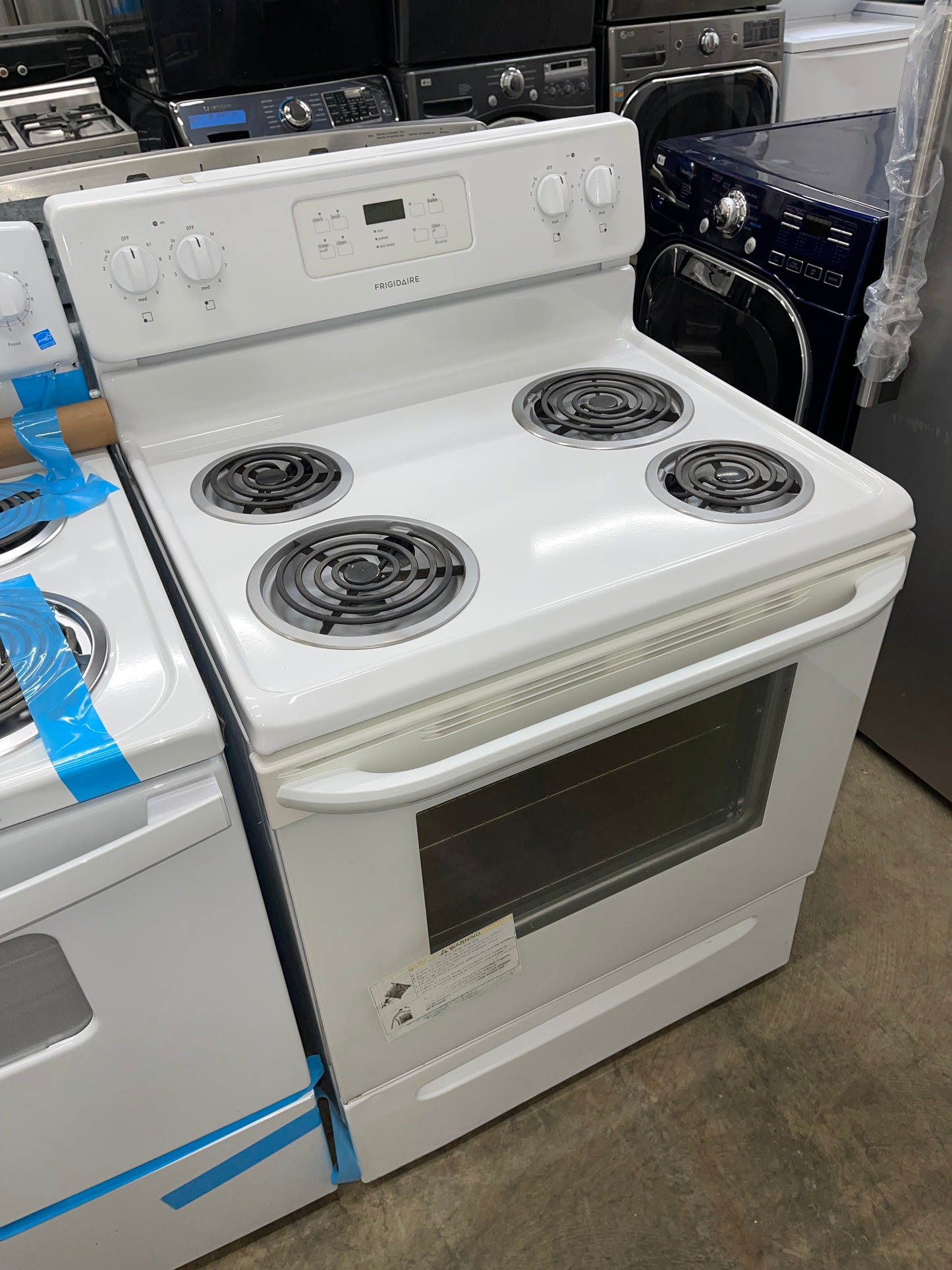 Frigidaire 30" Freestanding Electric Range
FFEF3015P