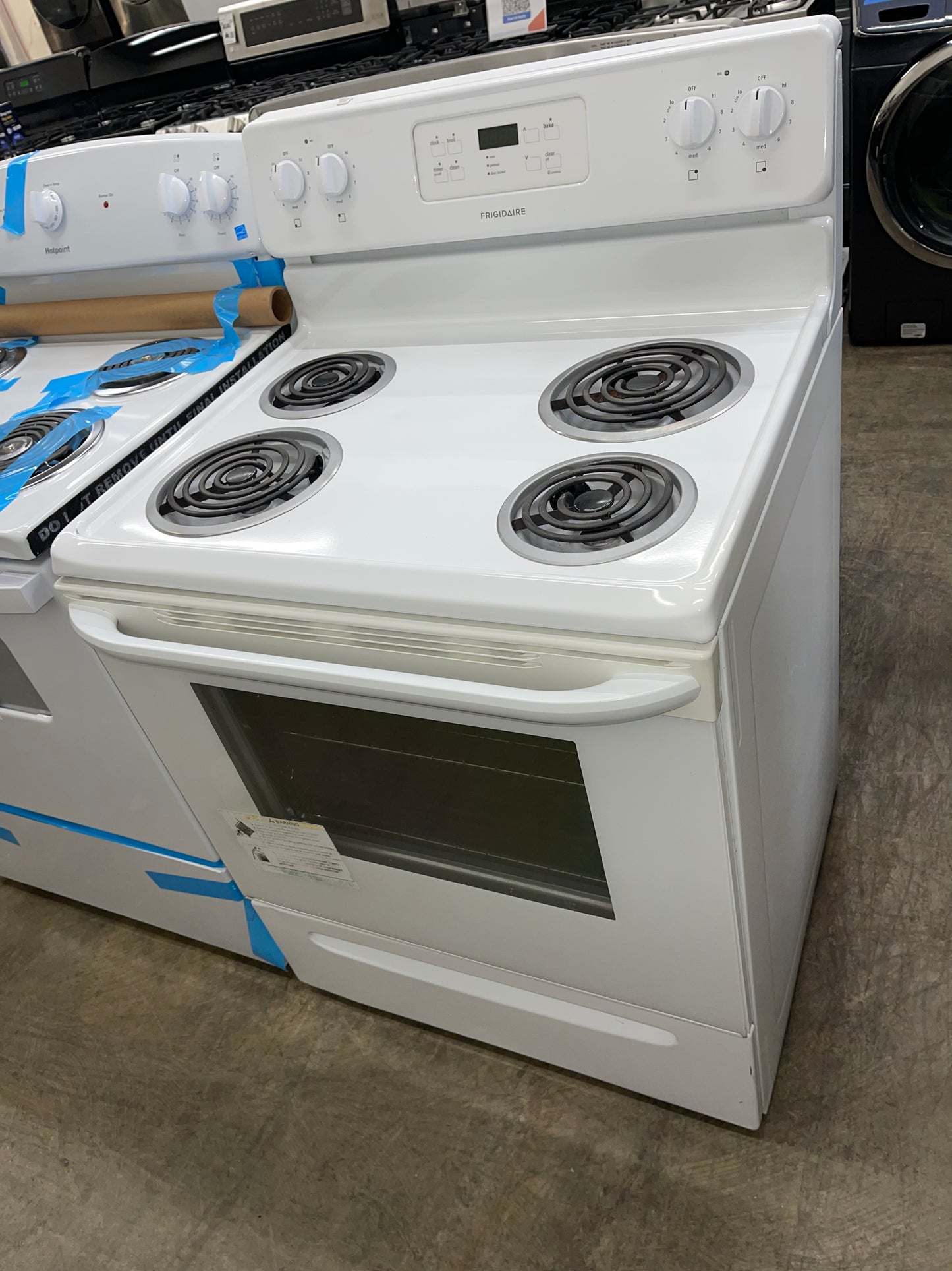 Frigidaire 30" Freestanding Electric Range
FFEF3015P