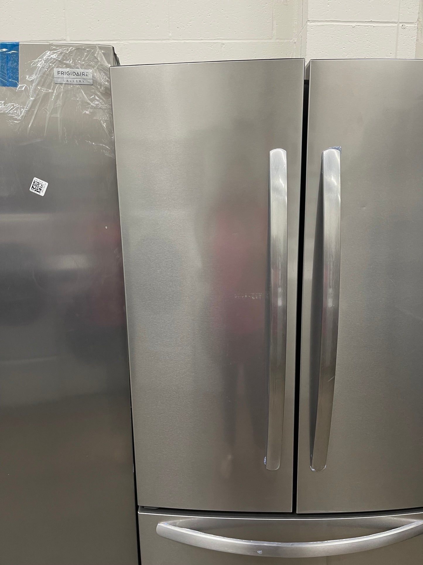 Frigidaire 17.6 Cu. Ft. Counter-Depth French Door Refrigerator
FRFG1723AV