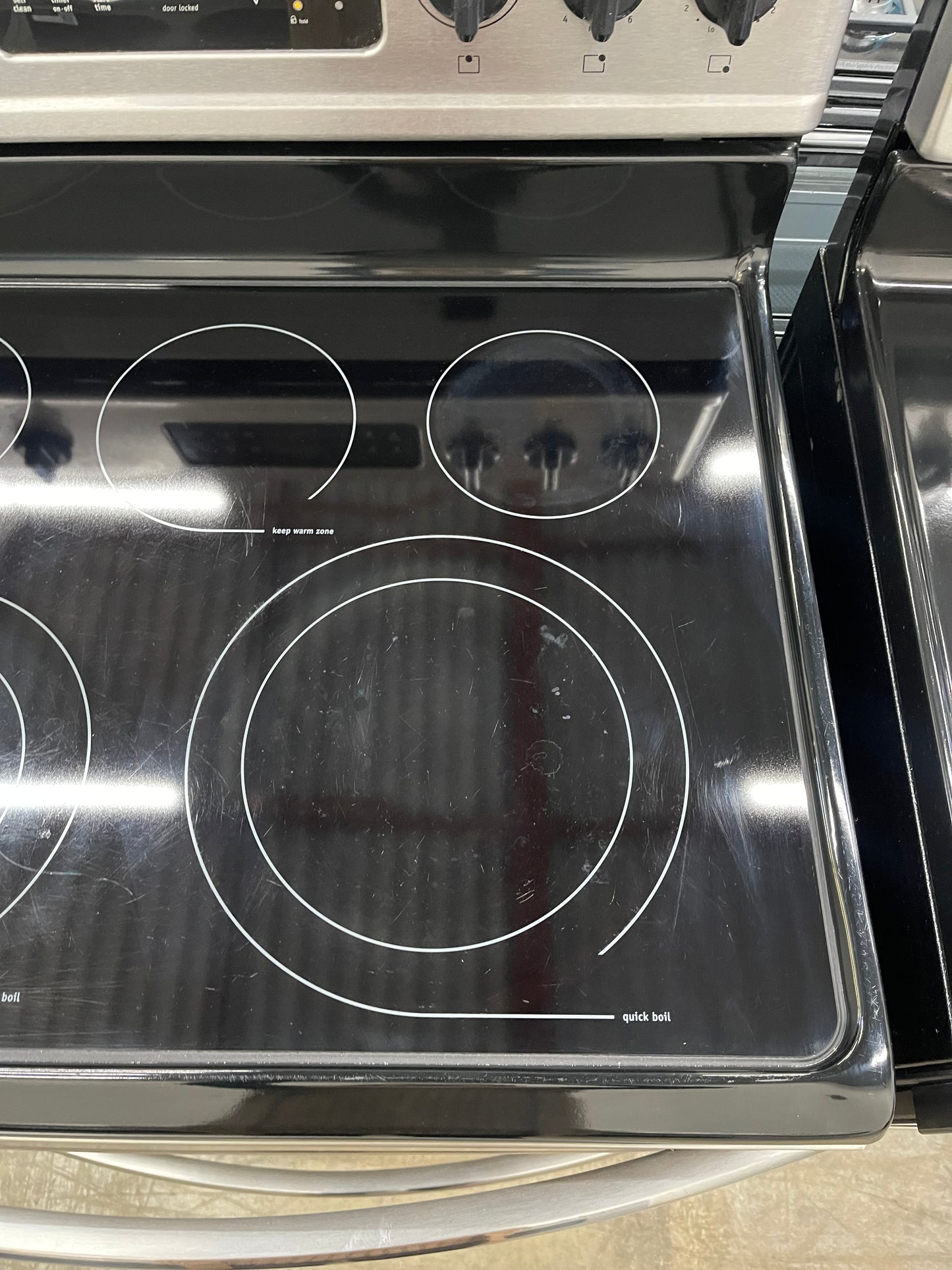 Frigidaire LGEF3043KF Gallery 30-in Glass Top 5 Elements 5.8-cu ft Self-Cleaning Freestanding Electric Range (Smudge-proof Stainless Steel)