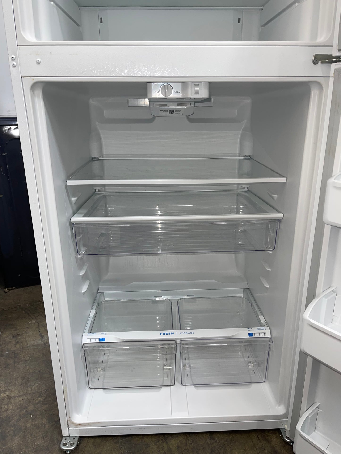 Frigidaire FFTR1814WW
30 Inch Top Freezer Refrigerator with 18.3 Cu. Ft. Total Capacity