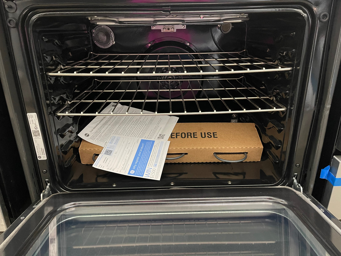 GE 30-in Glass Top 5 burners 4.4-cu ft / 2.2-cu ft Air Fry Convection Oven Freestanding Double Oven Electric Range ( Stainless Steel )
Model #JBS86SPSS