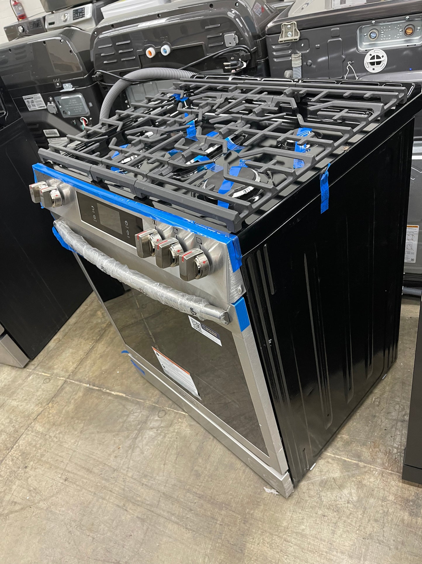 Frigidaire Gallery Series GCFG3060BF
30 Inch Freestanding Gas Range with 5 Sealed Burners, 6.0 cu.ft. Oven Capacity, Air Fry, Total Convection, No Preheat, Touch Screen Controls, Temperature Probe, Steam Bake, Backlit LED Knobs, Sabbath Mode, and ADA Com