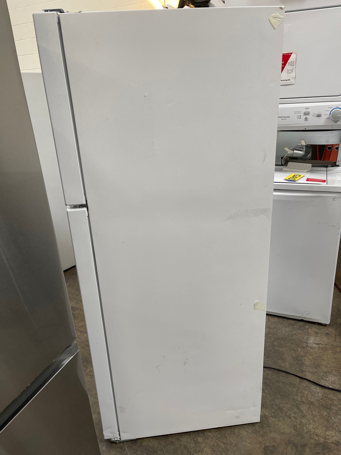 Hotpoint 15.8 Cu. Ft. Top-Freezer Refrigerator
HTS16GBRFRWW