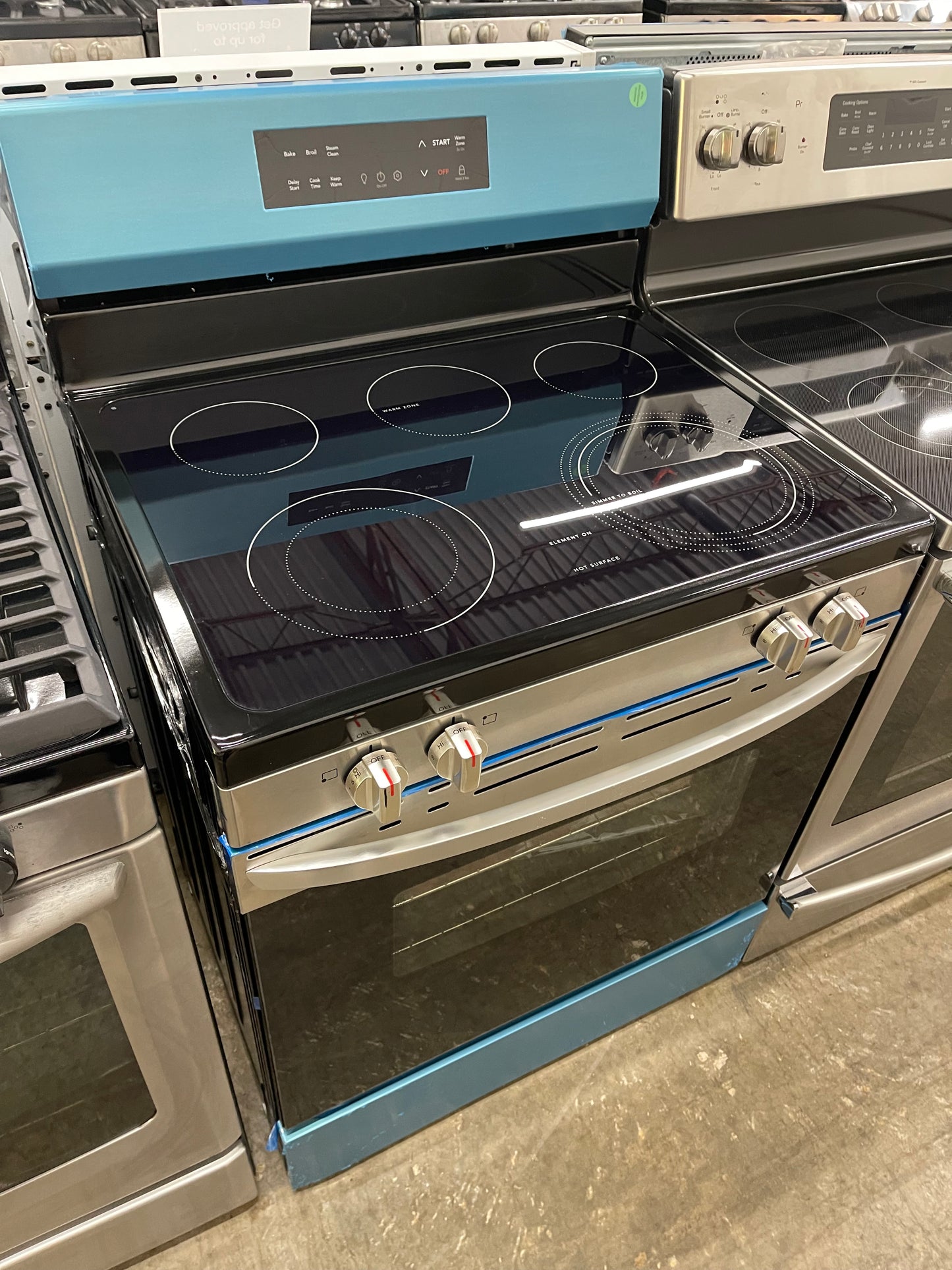 Frigidaire FCRE3062AS
30 Inch Freestanding Electric Range with 5 Elements, 5.3 cu. ft. Capacity