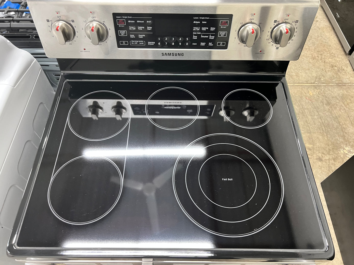Samsung Flex Duo 30-in Glass Top 5 Burners 2.6-cu ft / 3.2-cu ft Self-cleaning Convection Oven Freestanding Double Oven Electric Range