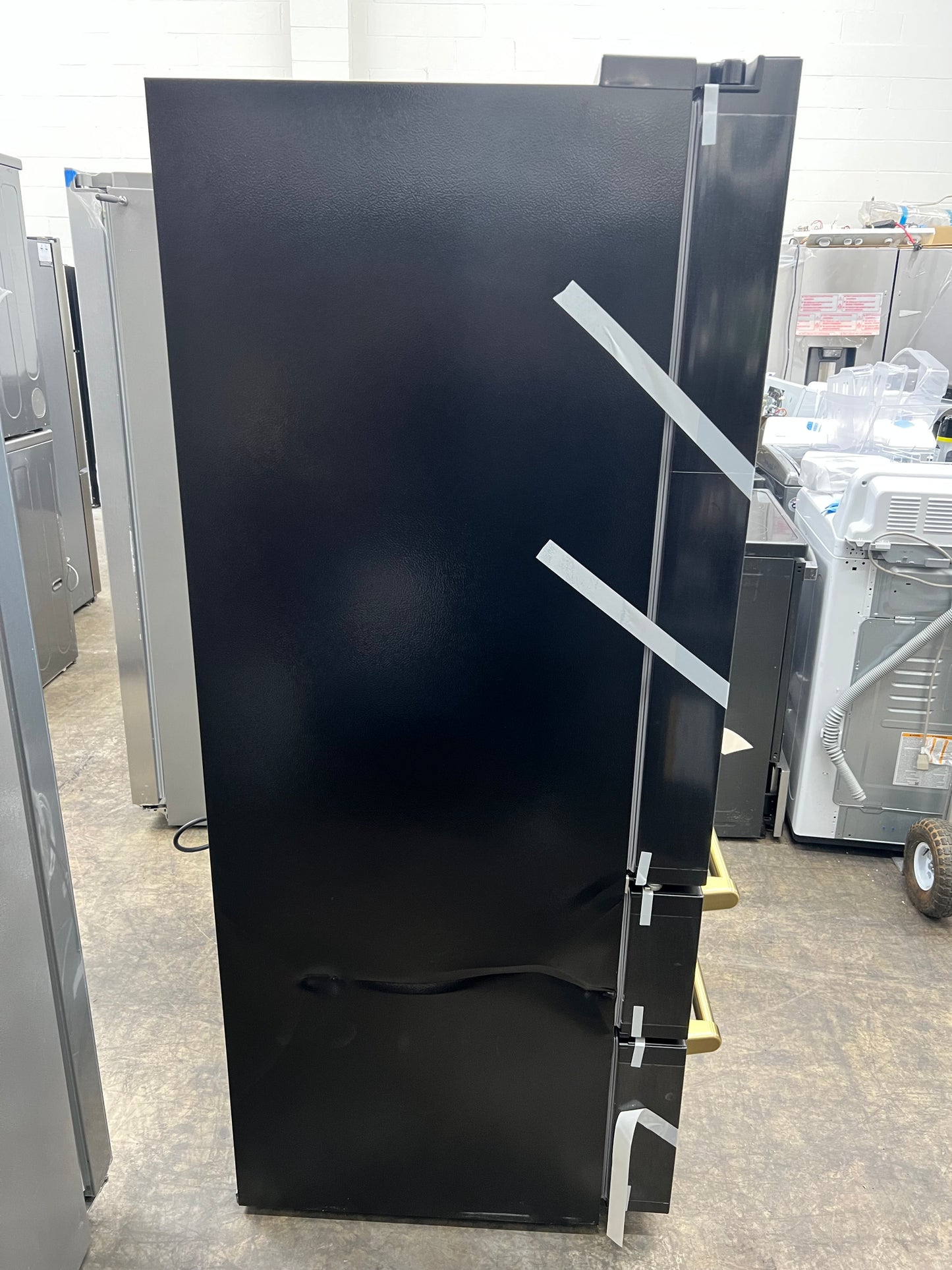 ZLINE KITCHEN & BATH Counter-Depth Autograph Edition 22.5-cu ft 4 -Door French Door Refrigerator with Ice Maker with Ice Dispenser ( Fingerprint Resistant Black Stainless Steel with Champagne Bronze accent Handles)-Model #RFM-36-BS-CB