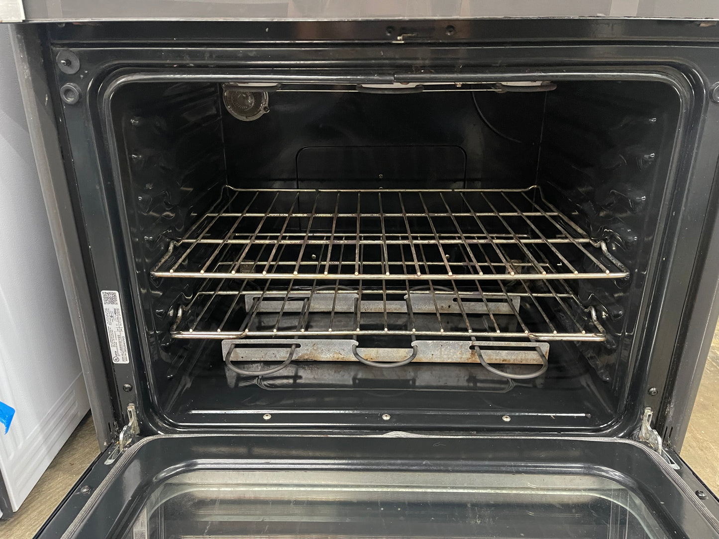 GE 30" Free-Standing Electric Double Oven Convection Range
Model #:JB850SF1SS