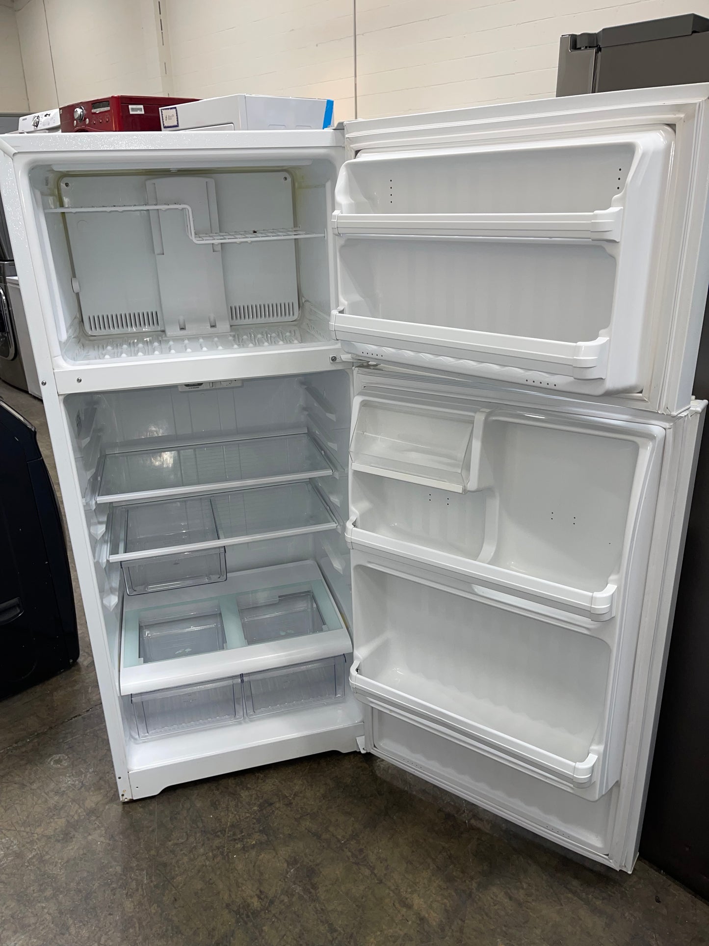 Hotpoint 15.8 Cu. Ft. Top-Freezer Refrigerator
HTS16GBRFRWW