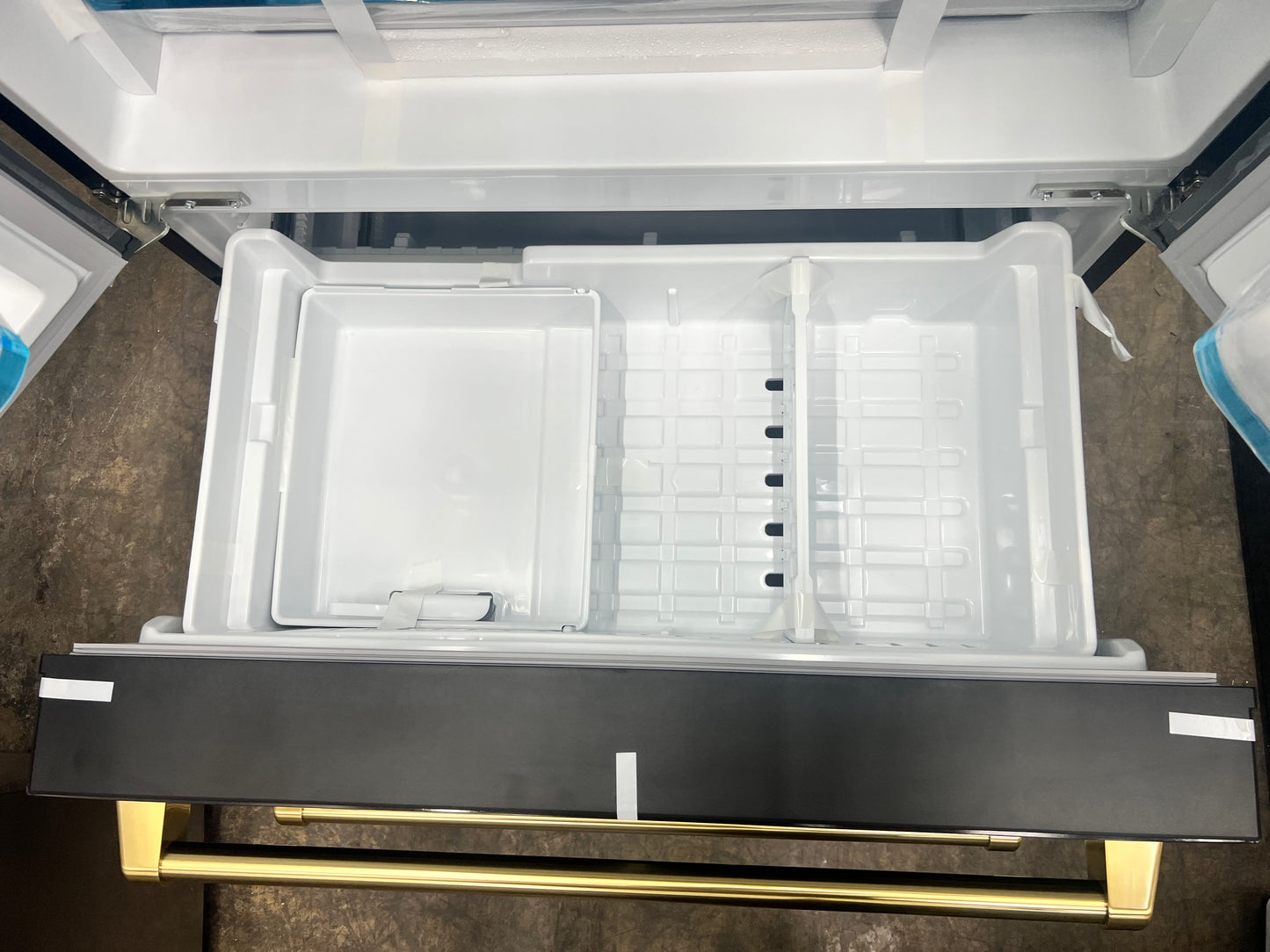 ZLINE KITCHEN & BATH Counter-Depth Autograph Edition 22.5-cu ft 4 -Door French Door Refrigerator with Ice Maker with Ice Dispenser ( Fingerprint Resistant Black Stainless Steel with Champagne Bronze accent Handles)-Model #RFM-36-BS-CB