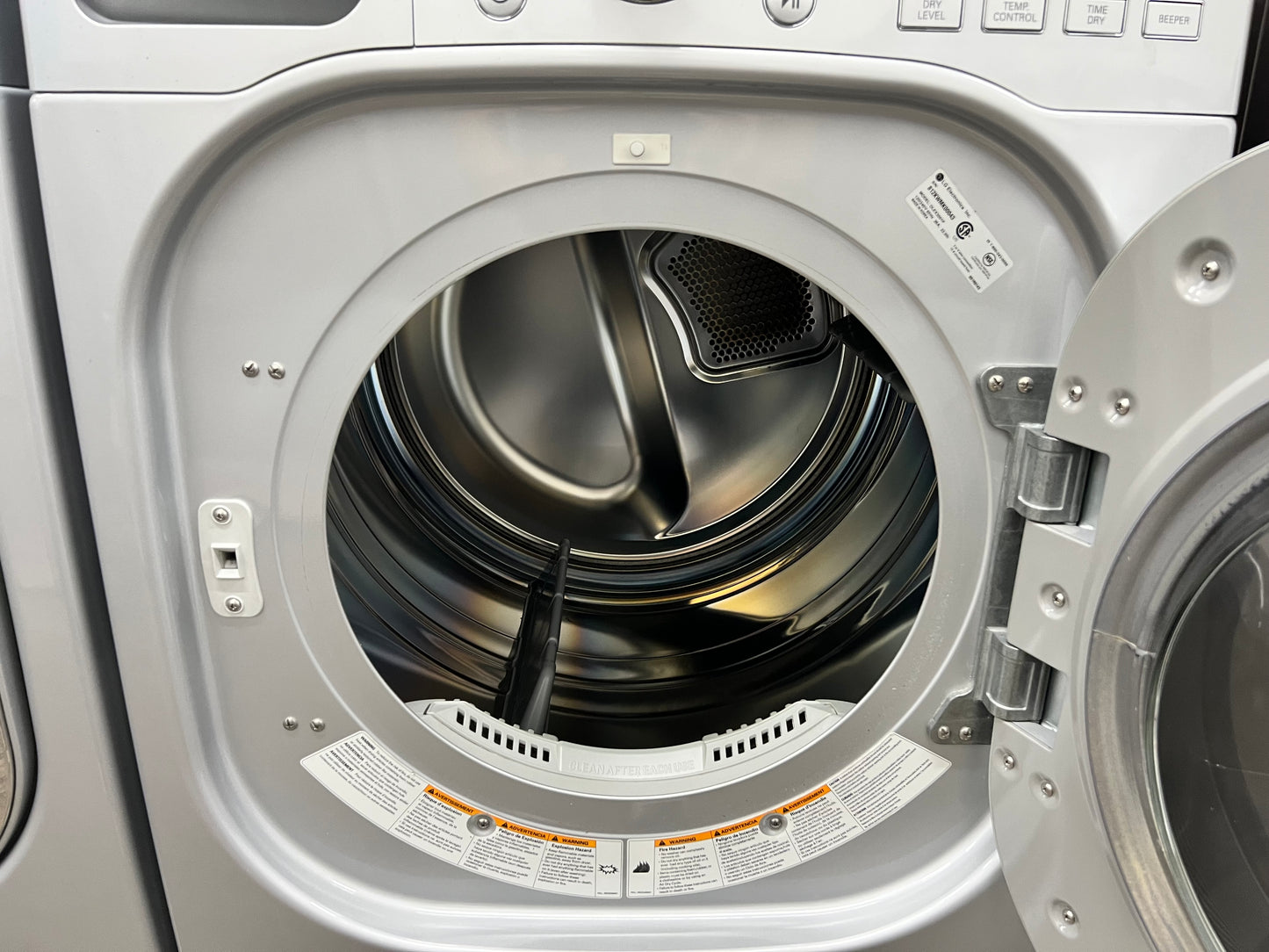 LG Front-Load 4.5-cu ft Washer and 7.4-cu ft Electric Dryer Set in Pure Silver