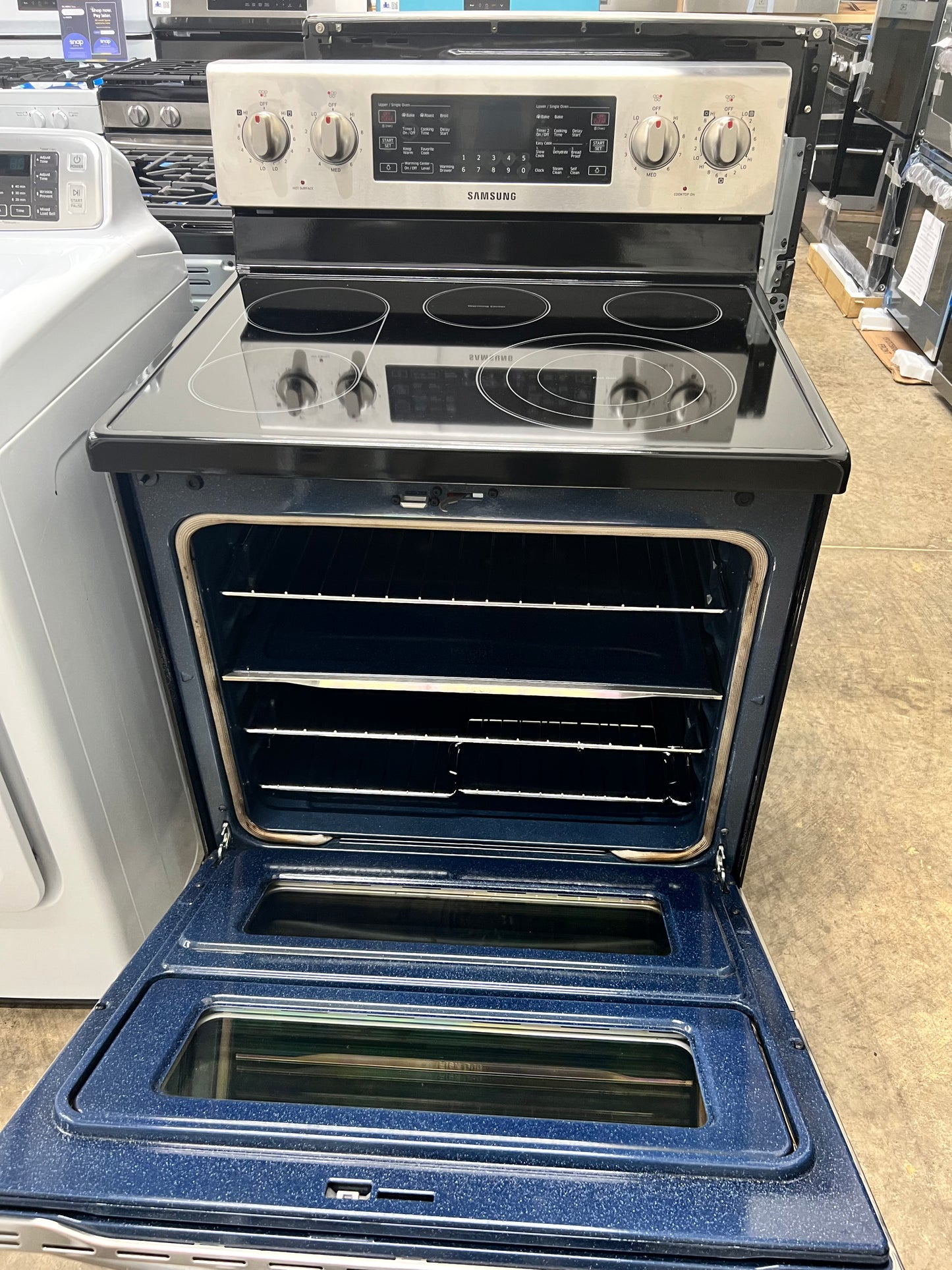 Samsung Flex Duo 30-in Glass Top 5 Burners 2.6-cu ft / 3.2-cu ft Self-cleaning Convection Oven Freestanding Double Oven Electric Range