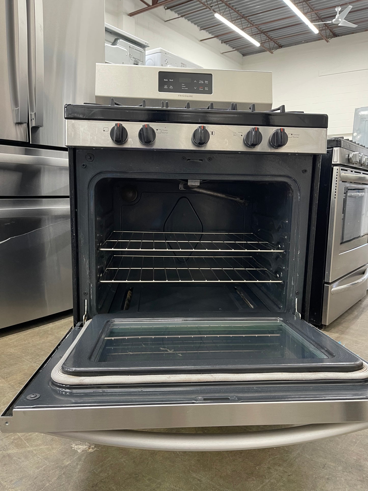 Frigidaire 30-in 5 Burners 5-cu ft Self Cleaning Gas Range in Stainless Steel-Model #FFGF3054TS
