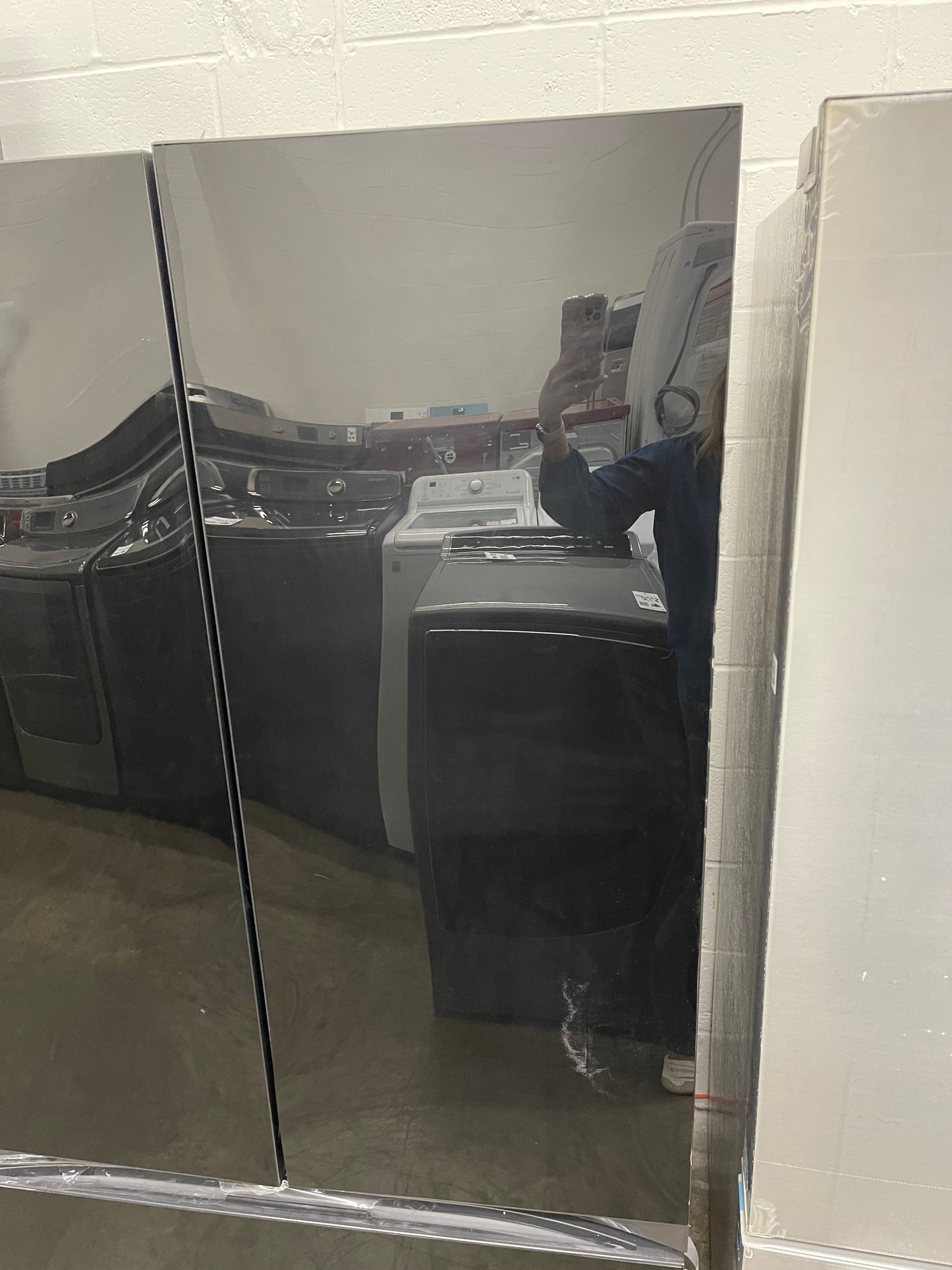 Samsung Counter-Depth Bespoke 24-Cu. Feet 3 -Door Smart Compatible French Door Refrigerator with Dual Ice Maker with water dispenser-Model #RF24BB620012