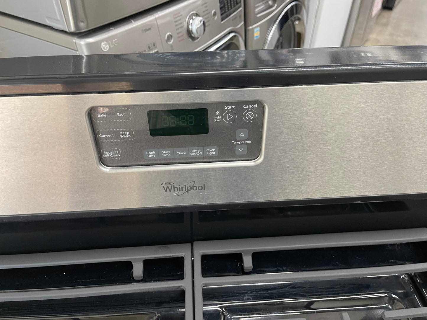 Whirlpool WFG540H0AS
30 Inch Freestanding Gas Range with 4 Sealed Burners, 5.8 cu. ft. AquaLift Self-Cleaning Oven, Power Burner, TimeSavor Convection Cooking System and Lower Storage Drawer: Stainless Steel
