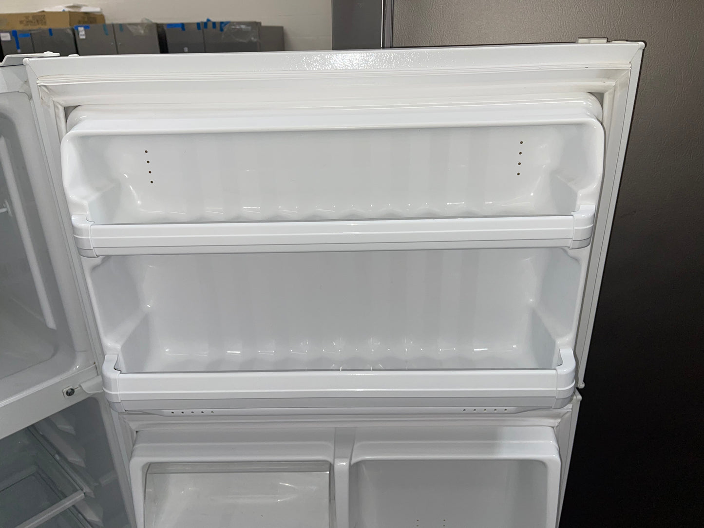 Hotpoint 15.8 Cu. Ft. Top-Freezer Refrigerator
HTS16GBRFRWW