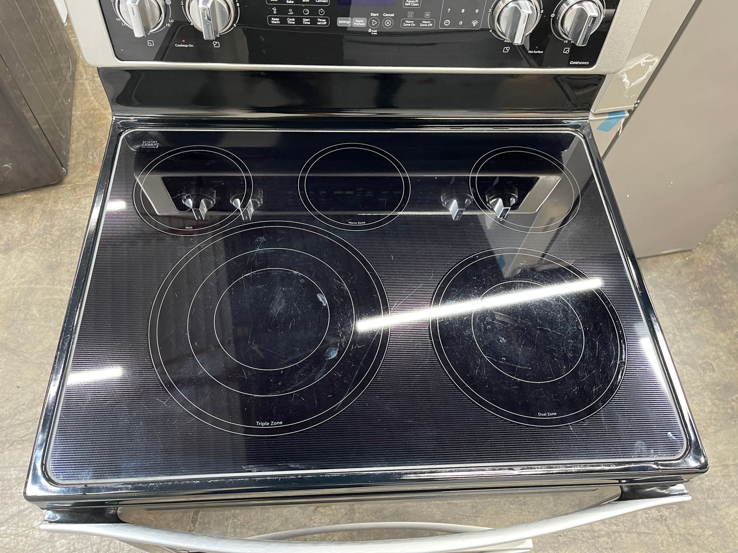 6.4 Cu. Ft. Freestanding Electric Range with Fingerprint-Resistant Stainless Steel Model:
WFE770H0FZ