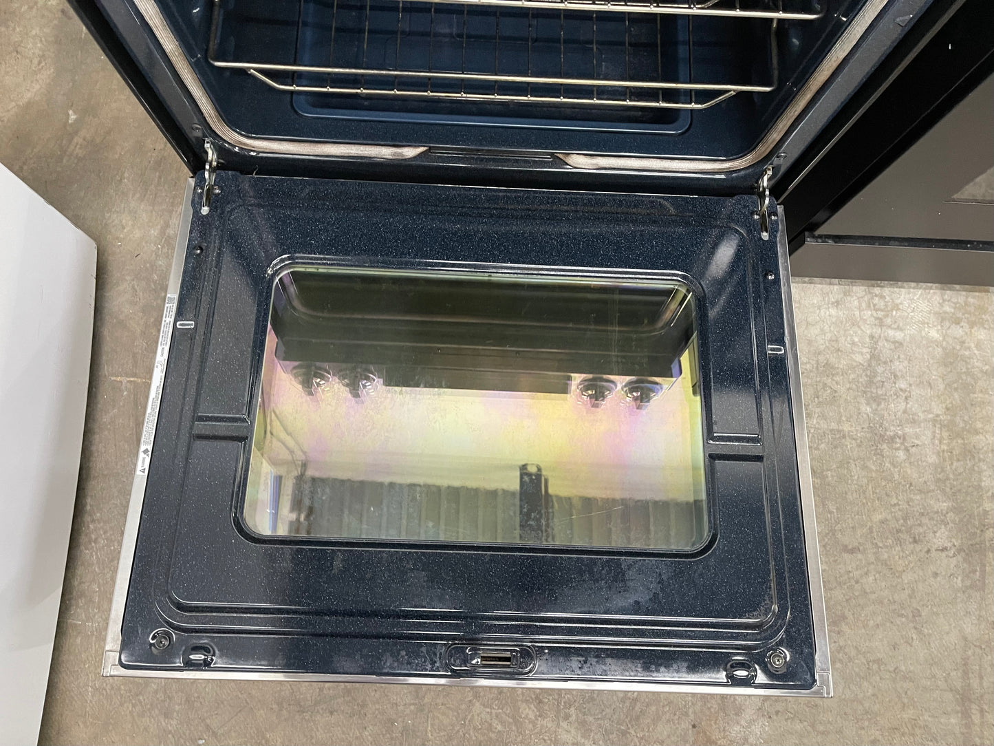 Samsung NE58F9500SS
30 Inch Slide-In Electric Range with 5 Radiant Elements, 5.8 cu. ft. Oven Capacity, Dual Convection Cooking, Self Clean with Steam and Temperature Probe