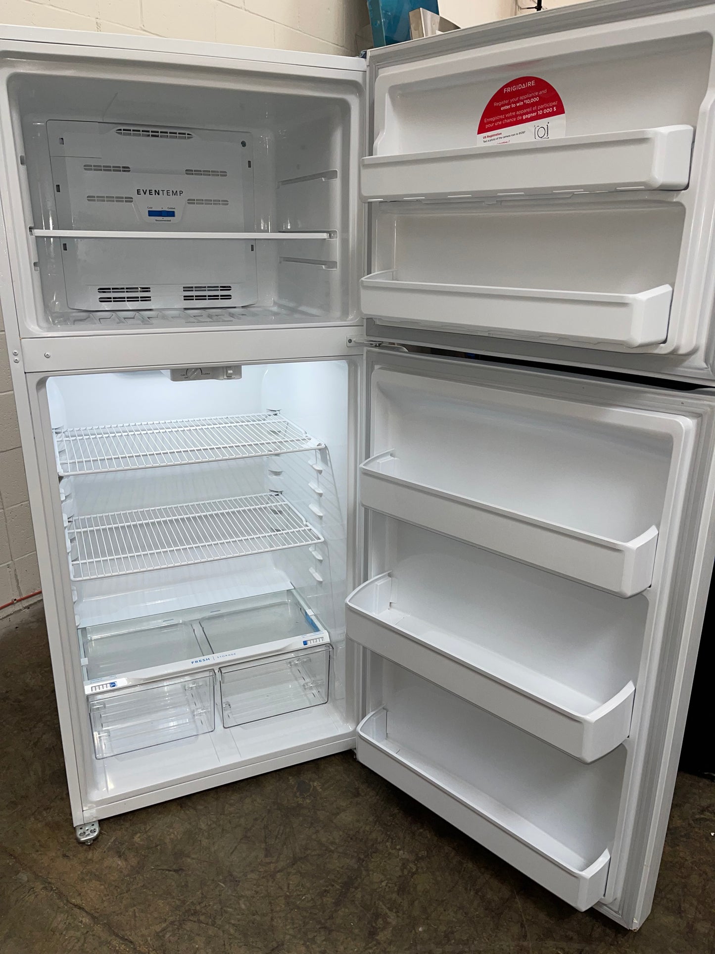 Frigidaire FFTR1814WW
30 Inch Top Freezer Refrigerator with 18.3 Cu. Ft. Total Capacity