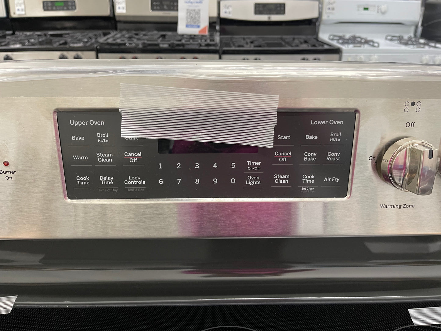 GE 30-in Glass Top 5 burners 4.4-cu ft / 2.2-cu ft Air Fry Convection Oven Freestanding Double Oven Electric Range ( Stainless Steel )
Model #JBS86SPSS