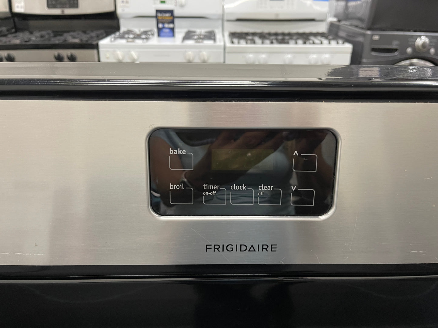 Frigidaire FFEF3012LS
30 Inch Freestanding Electric Range with 4 Radiant Elements, 4.8 cu. ft. Oven Capacity, Manual Clean and Store-More Storage Drawer: Stainless Steel
