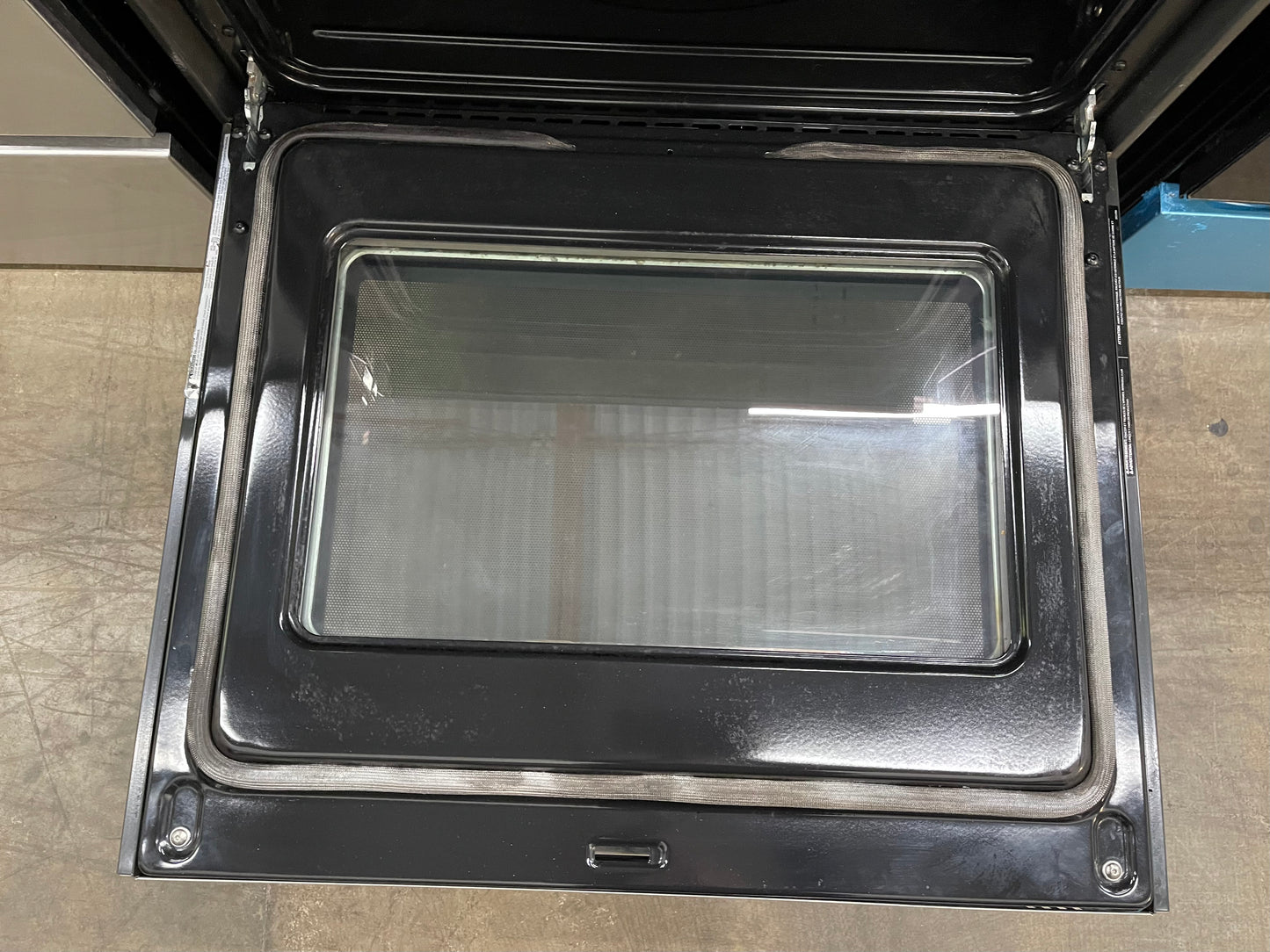 GE 30" Free-Standing Electric Convection Range
Model #:JB750SJSS
