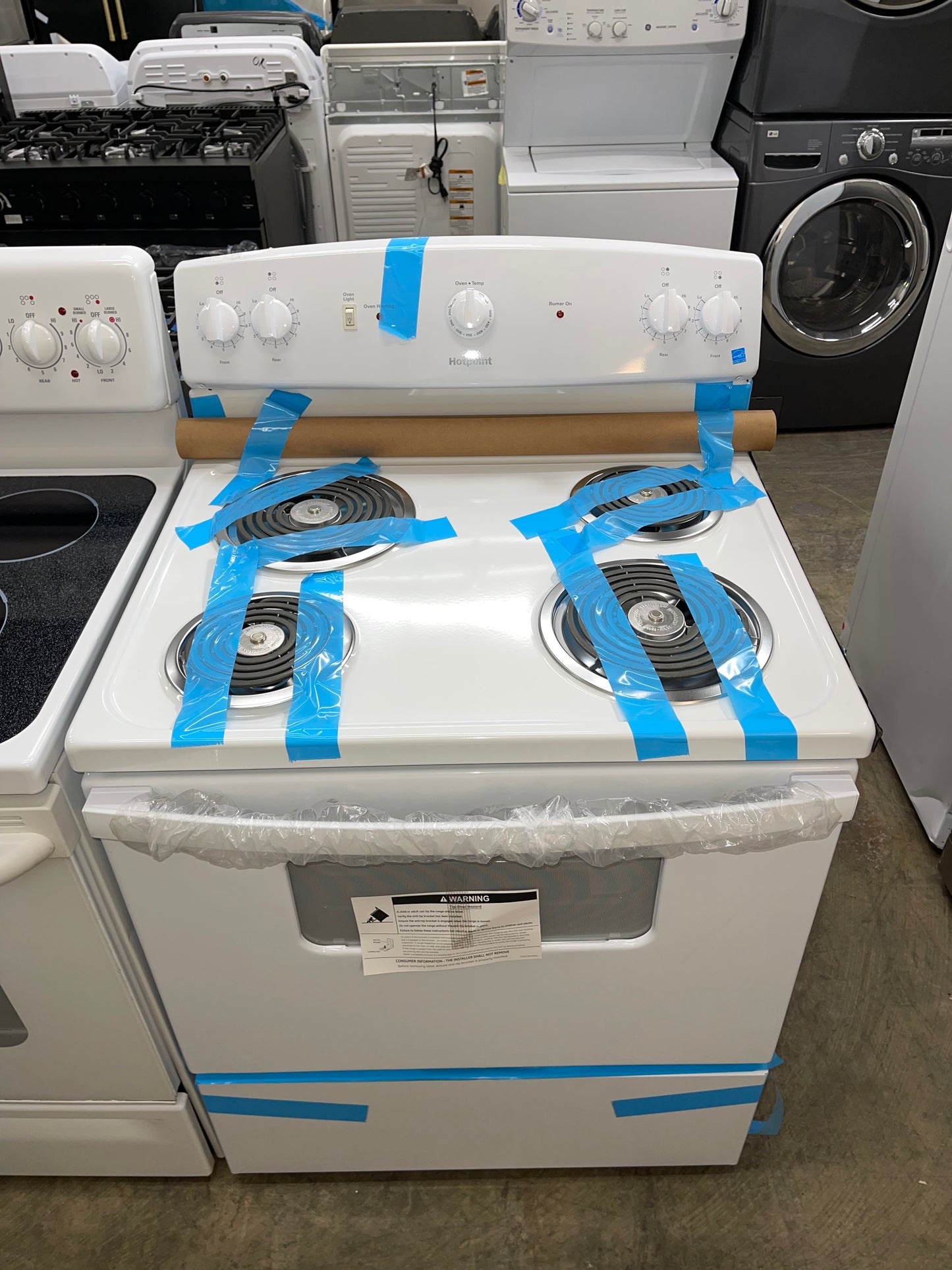 Hotpoint 30-inch Freestanding Electric Range RBS330DRWW