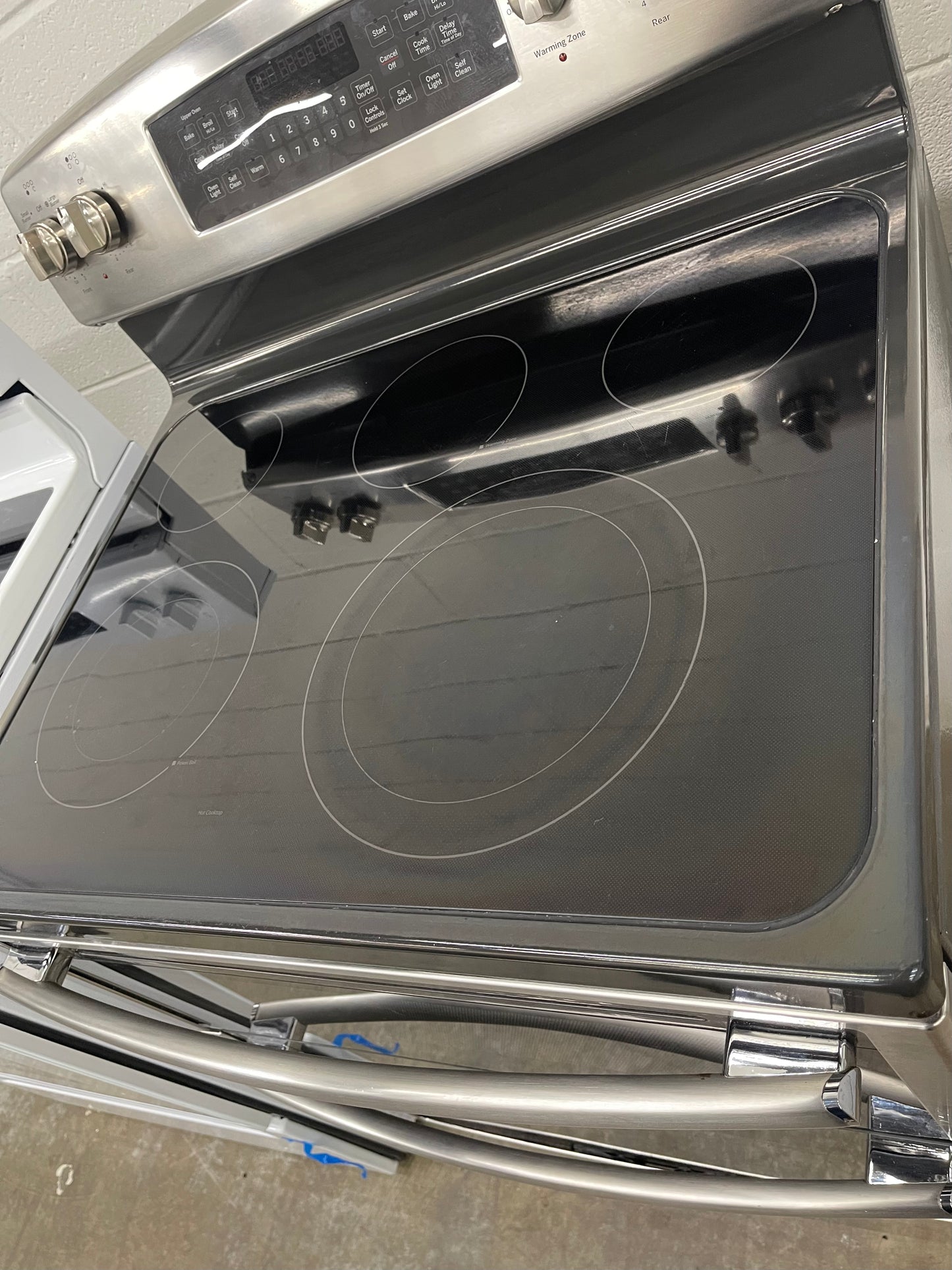 GE 30" Free-Standing Electric Double Oven Convection Range
Model #:JB850SF1SS