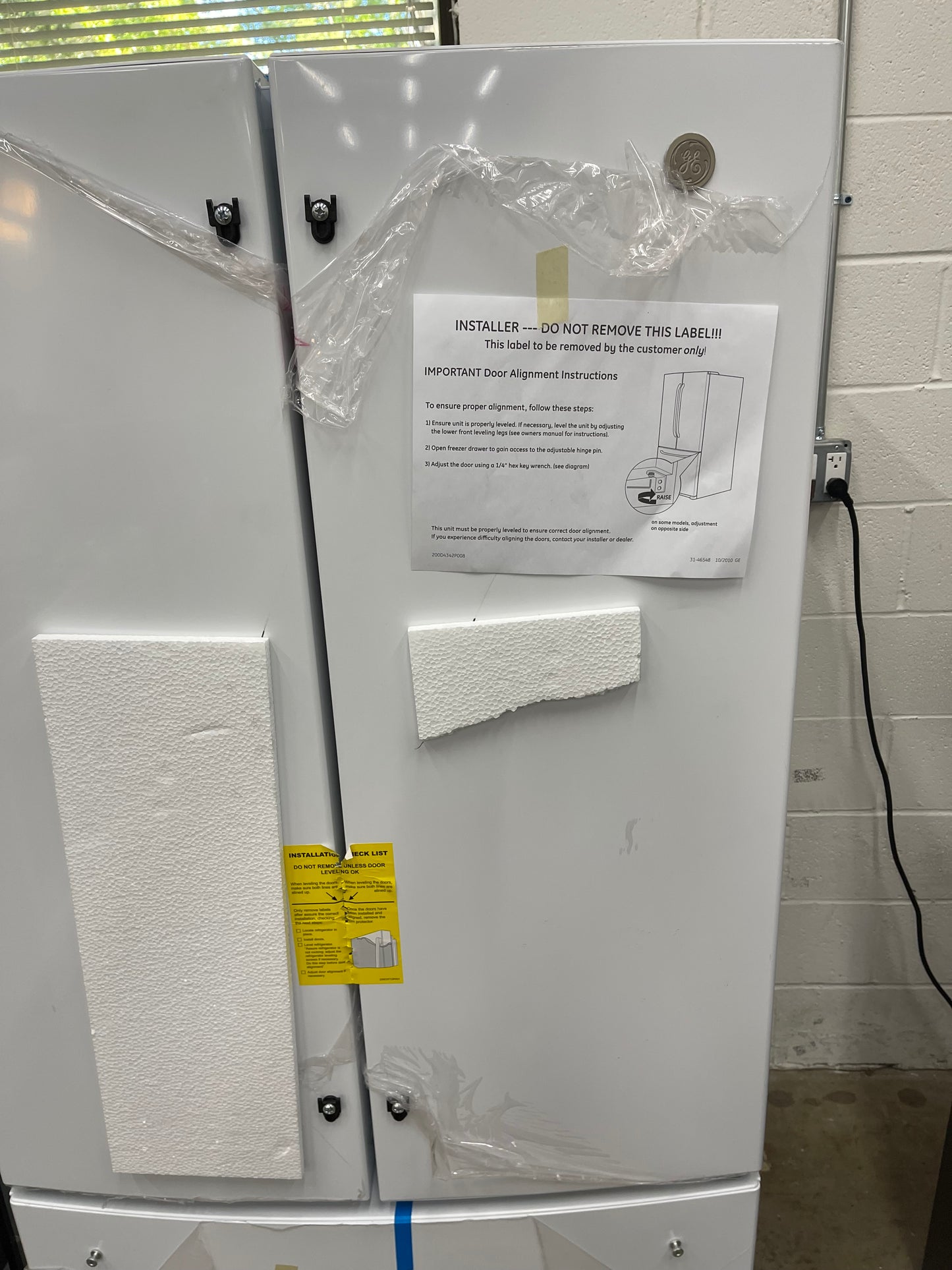 GE GNE25JGKWW
33 Inch French Door Refrigerator with 24.7 Cu. Ft. Capacity, Quick Space Shelf, Turbo Cool, LED Lighting, Icemaker, Enhanced Shabbos Mode Capable, Internal Water Dispenser, Water Filtration, and ENERGY STAR Qualified: White