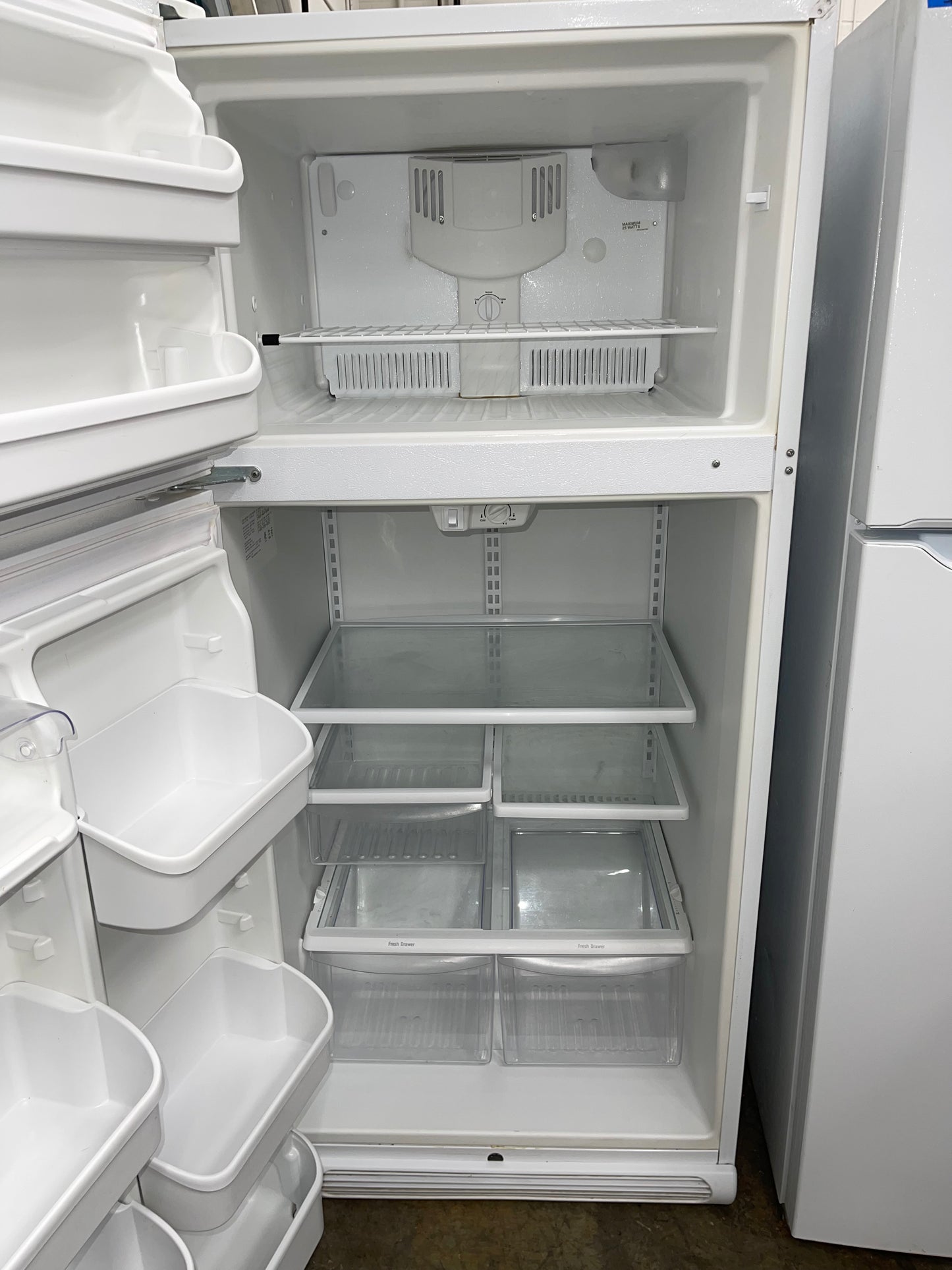 Frigidaire Gallery Series FGHT1834KW
18.2 cu. ft. Top-Freezer Refrigerator with 3 SpillSafe Glass Shelves, 2 Humidity Control Crispers, Adjustable Gallon Door Bins and Optional Ice Maker: White