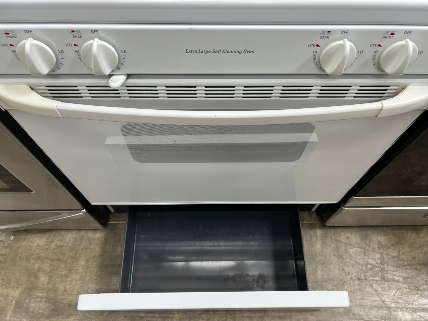 GE 30" Free-Standing Gas Range in White-Model #:JGBP26WEA1WW