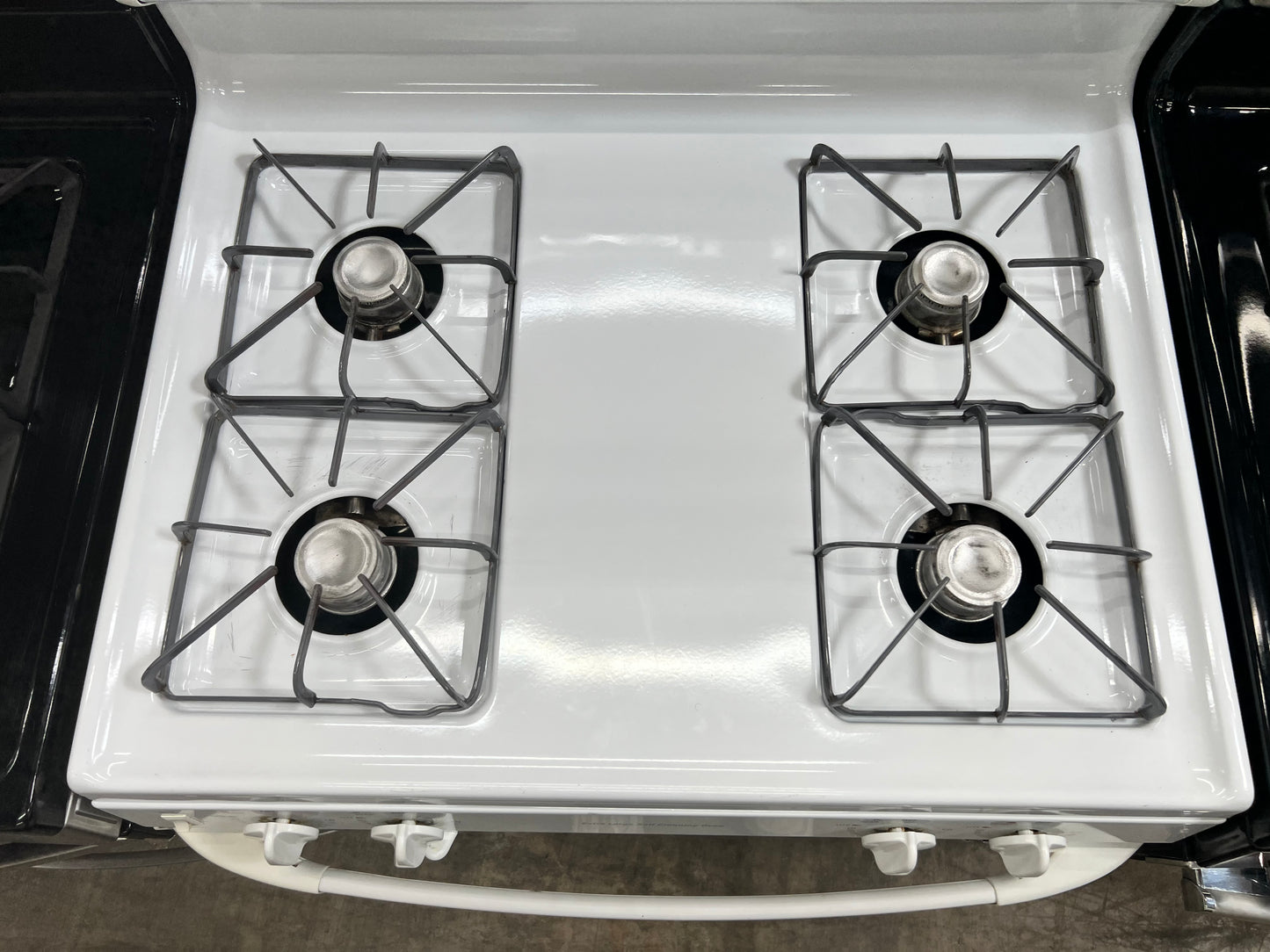 GE 30" Free-Standing Gas Range in White-Model #:JGBP26WEA1WW