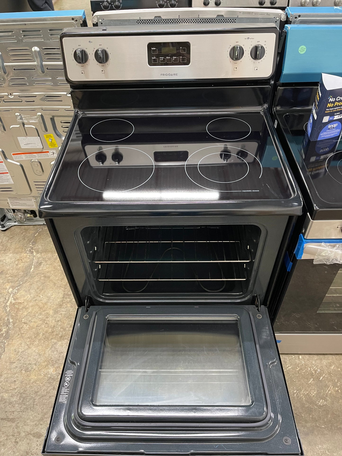 Frigidaire FFEF3043LS
30 Inch Electric Range with SpaceWise Element, Store-More Drawer, Ready-Select Controls, 4 Radiant Elements, 4.8 cu. ft. Oven Capacity and Timed Cook