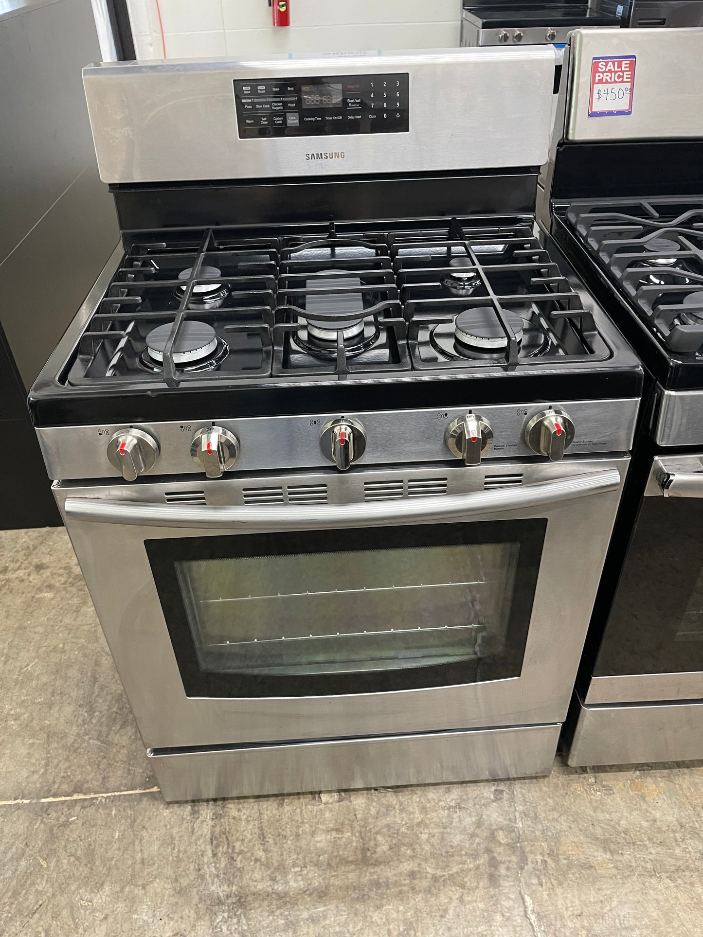 Samsung FX510BGS
30 Inch Freestanding Gas Range with 5 Sealed Burners, 5.8 cu. ft. Convection Oven, Self-Clean, 4 Preset Menu Options, Proofing and Storage Drawer