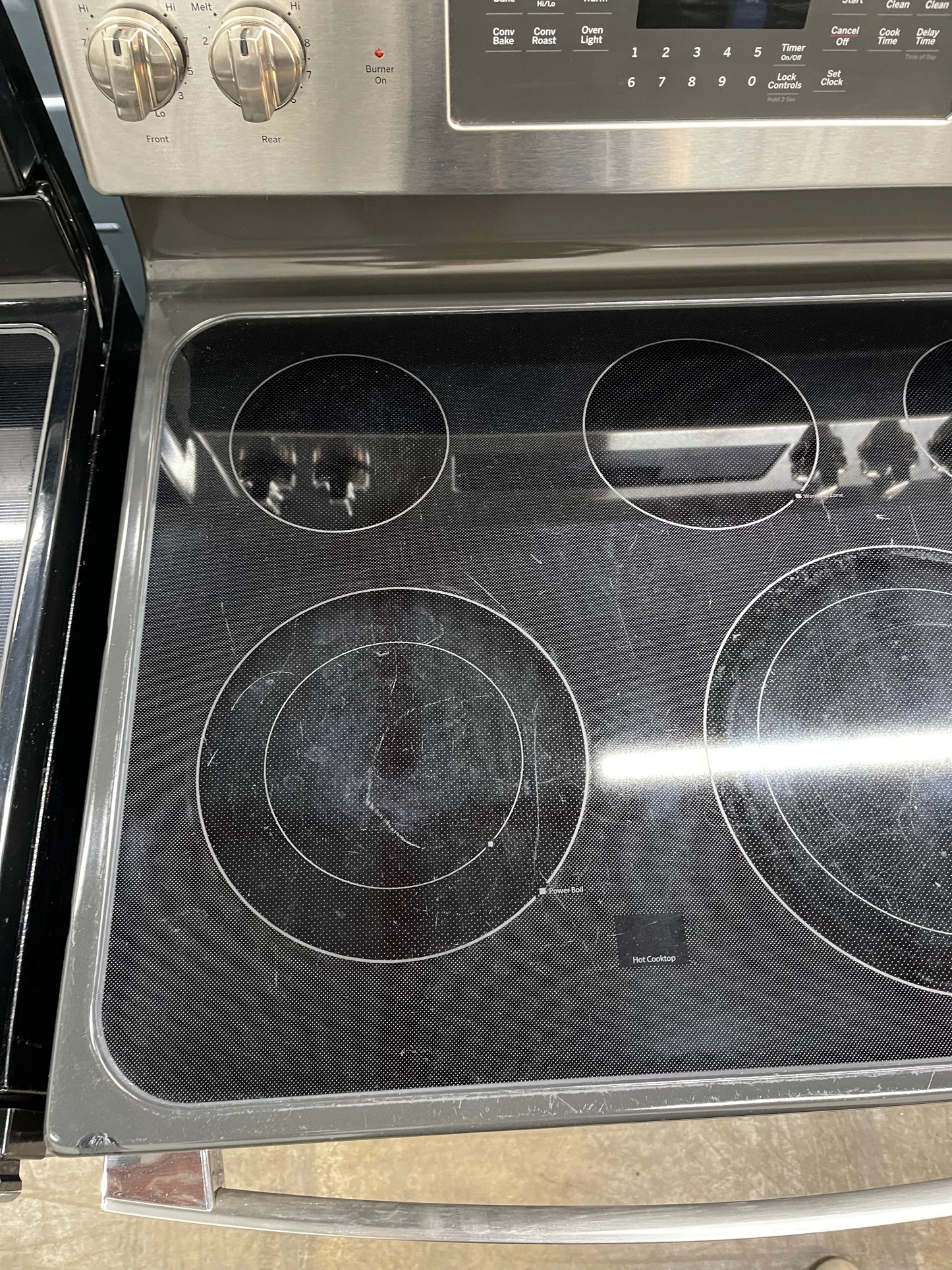 GE 30" Free-Standing Electric Convection Range
Model #:JB750SJSS
