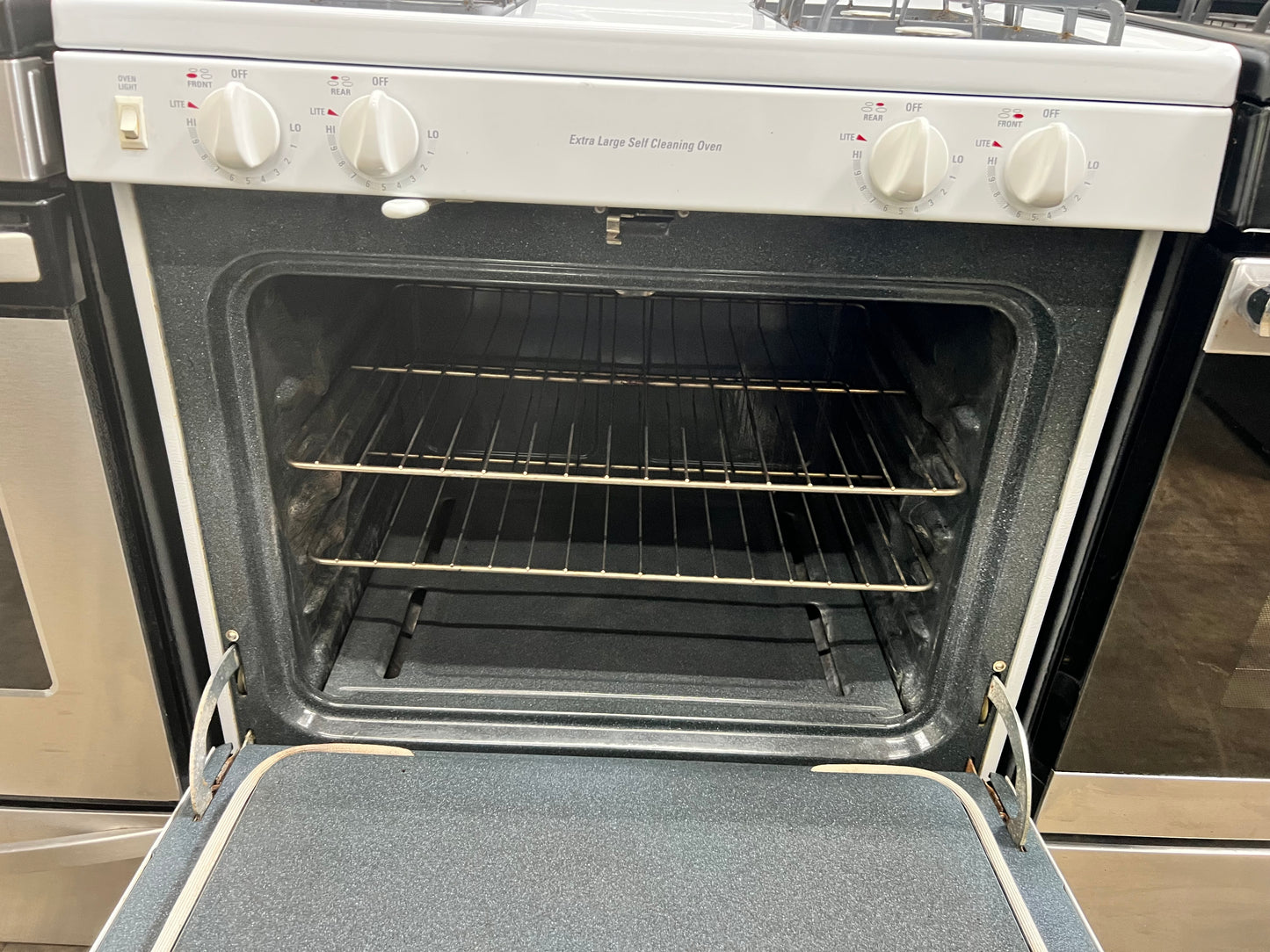 GE 30" Free-Standing Gas Range in White-Model #:JGBP26WEA1WW
