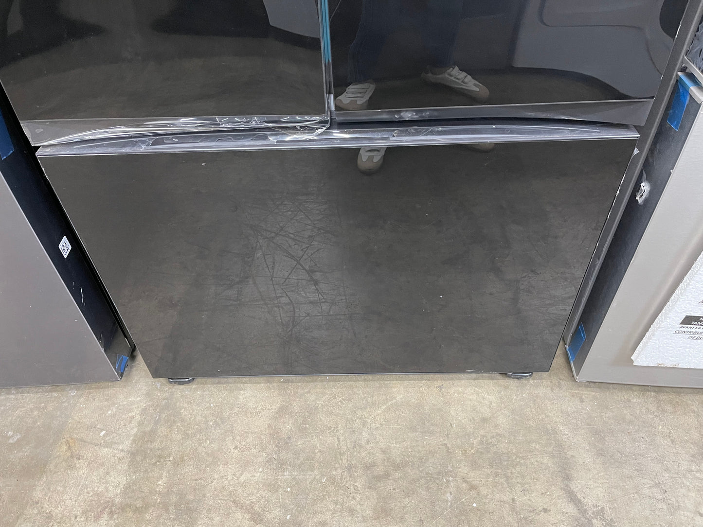 Samsung Counter-Depth Bespoke 24-Cu. Feet 3 -Door Smart Compatible French Door Refrigerator with Dual Ice Maker with water dispenser-Model #RF24BB620012
