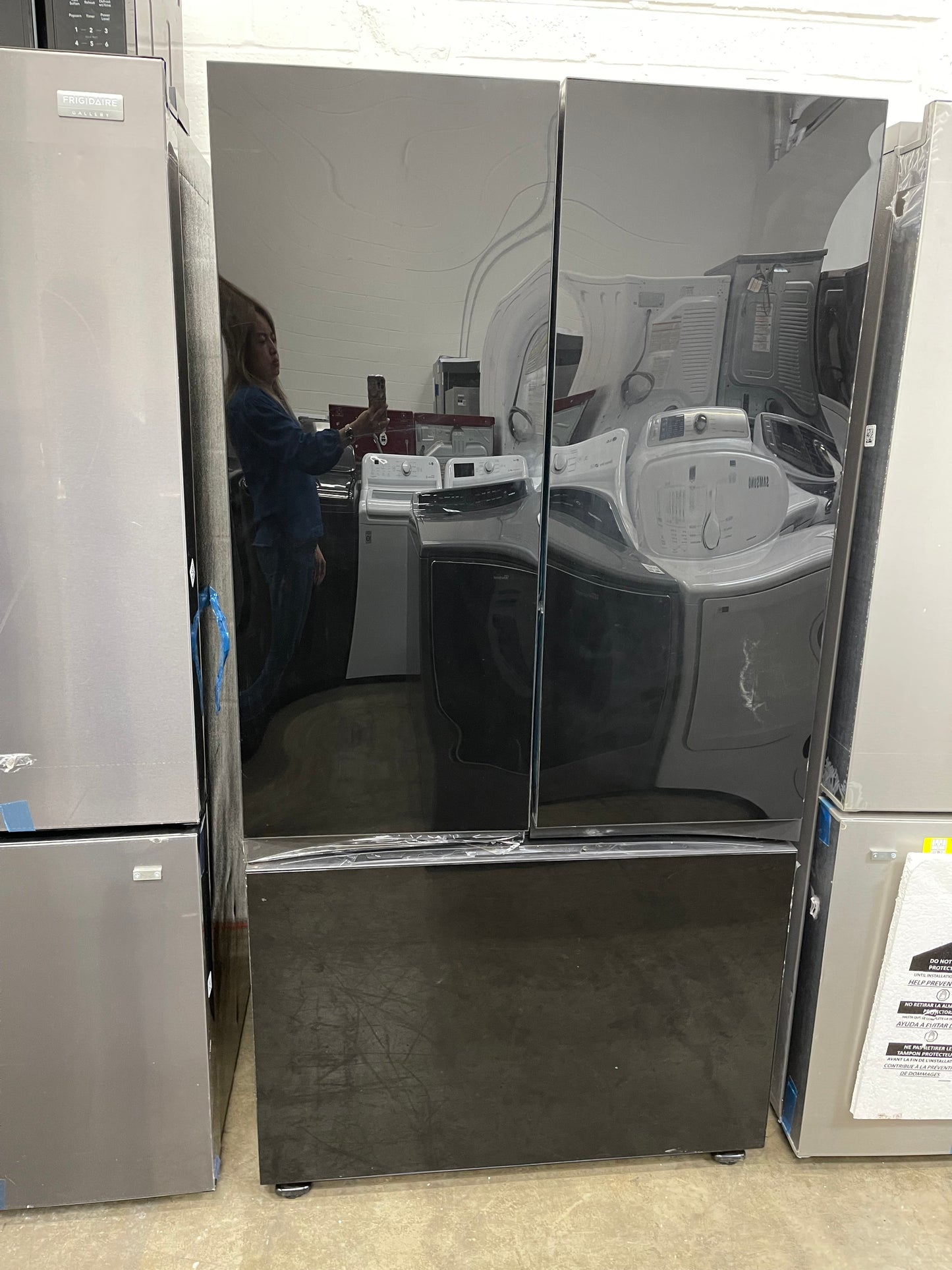 Samsung Counter-Depth Bespoke 24-Cu. Feet 3 -Door Smart Compatible French Door Refrigerator with Dual Ice Maker with water dispenser-Model #RF24BB620012