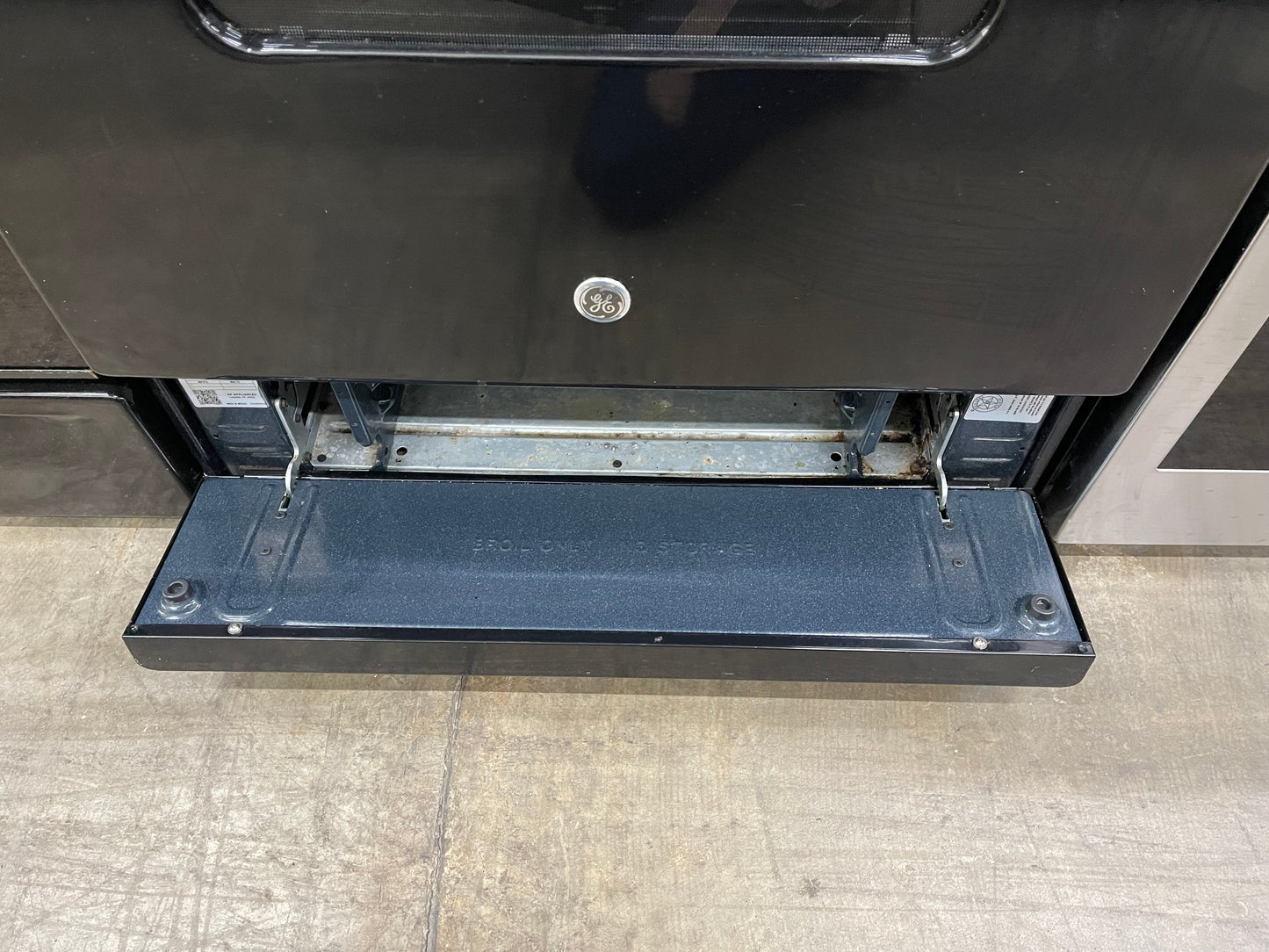 GE 30" Free-Standing Gas Range
Model #:JGBS10DEK