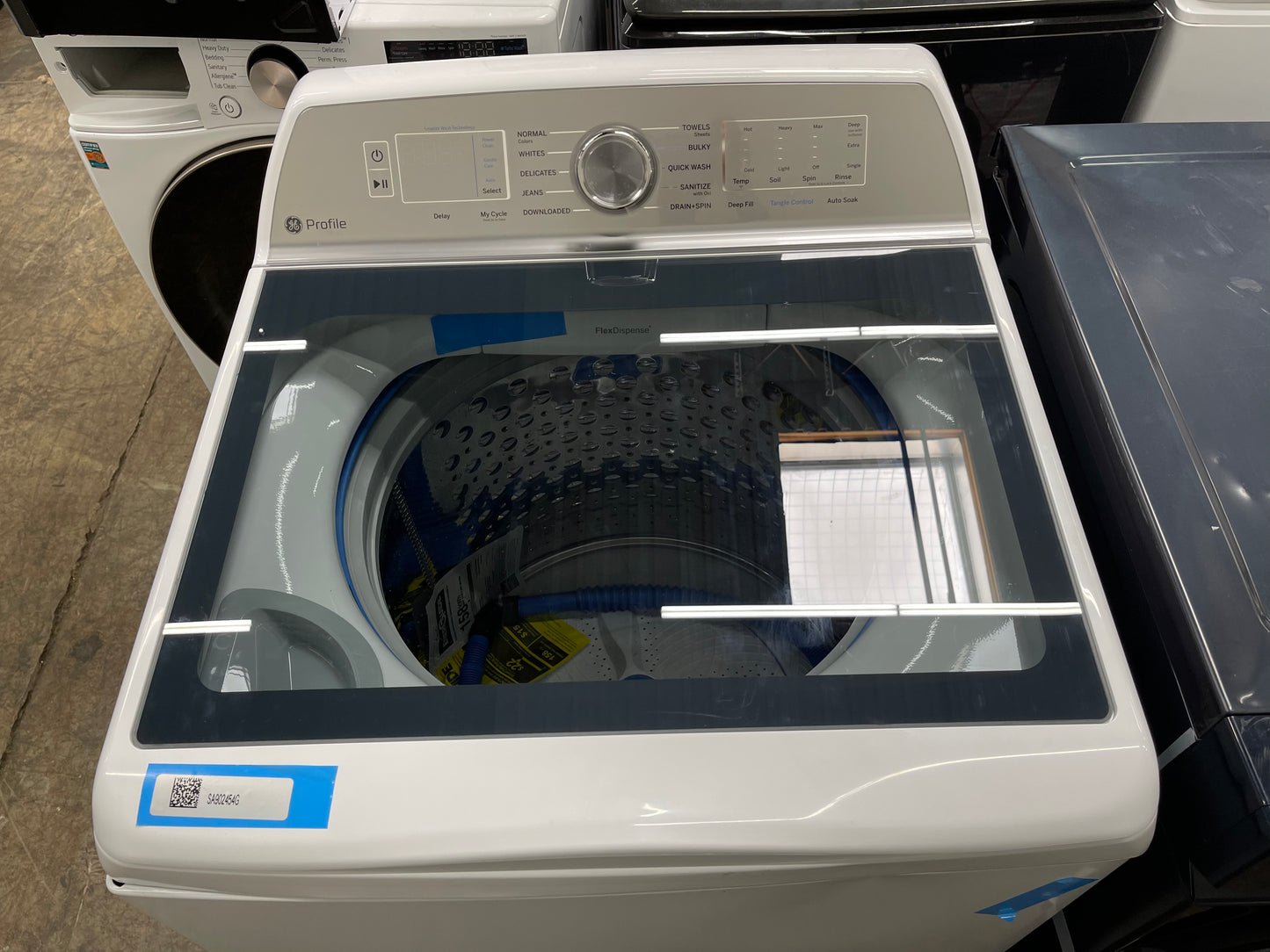 GE Profile ENERGY STAR 5.0 cu. ft. Capacity Washer with Smarter Wash Technology and FlexDispense™
Model #:PTW600BSRWS