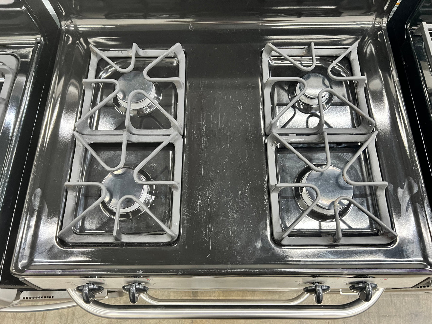GE 30" Free-Standing Gas Range with 5.0 Cubic Feet Capacity Oven in Stainless Steel-Model #JGBP33SEHSS