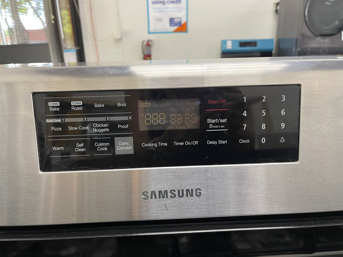 Samsung FX510BGS
30 Inch Freestanding Gas Range with 5 Sealed Burners, 5.8 cu. ft. Convection Oven, Self-Clean, 4 Preset Menu Options, Proofing and Storage Drawer