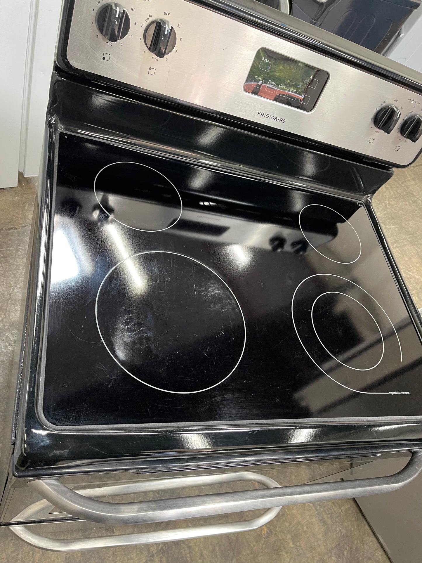 Frigidaire FFEF3012LS
30 Inch Freestanding Electric Range with 4 Radiant Elements, 4.8 cu. ft. Oven Capacity, Manual Clean and Store-More Storage Drawer: Stainless Steel
