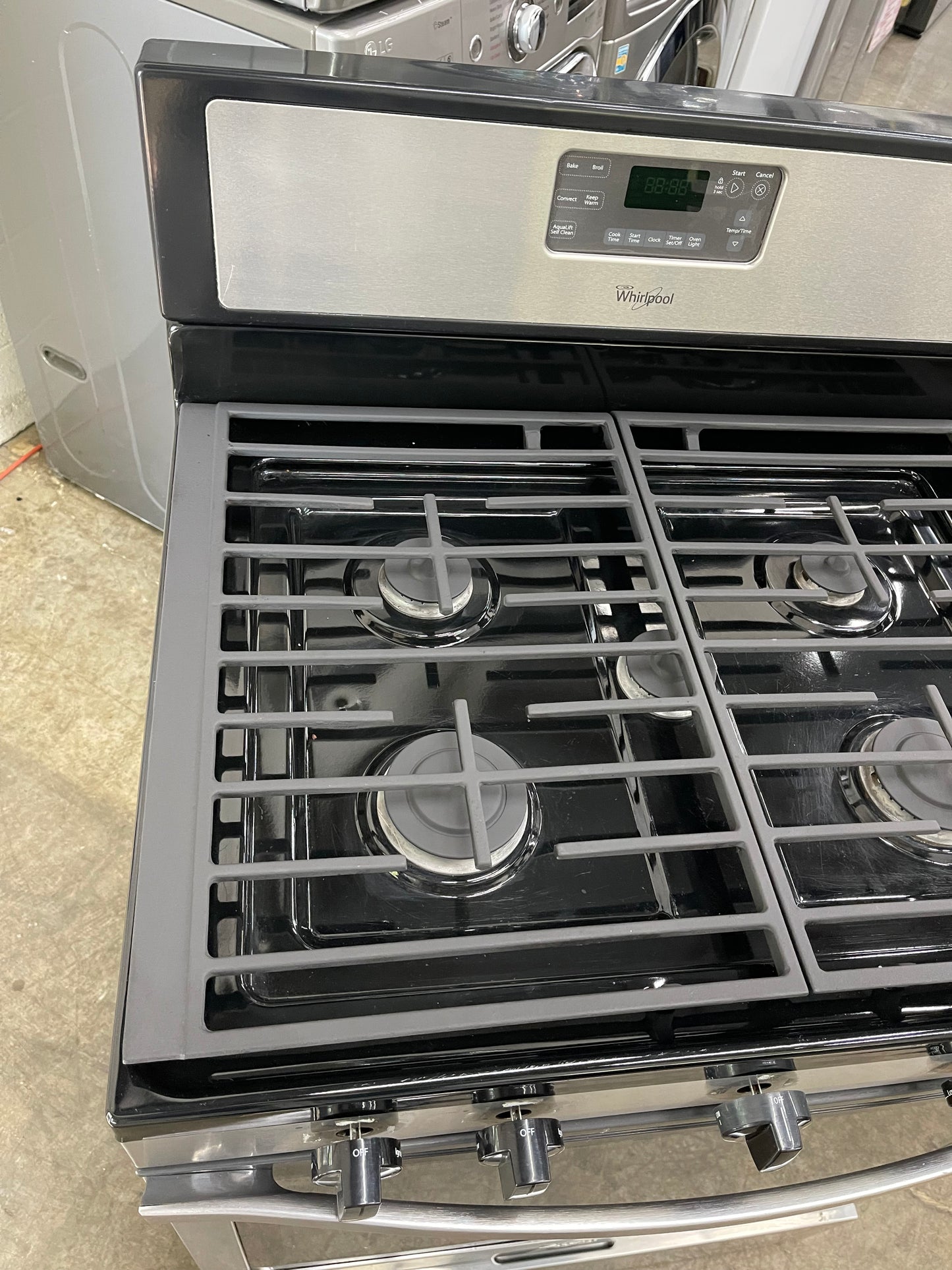 Whirlpool WFG540H0AS
30 Inch Freestanding Gas Range with 4 Sealed Burners, 5.8 cu. ft. AquaLift Self-Cleaning Oven, Power Burner, TimeSavor Convection Cooking System and Lower Storage Drawer: Stainless Steel