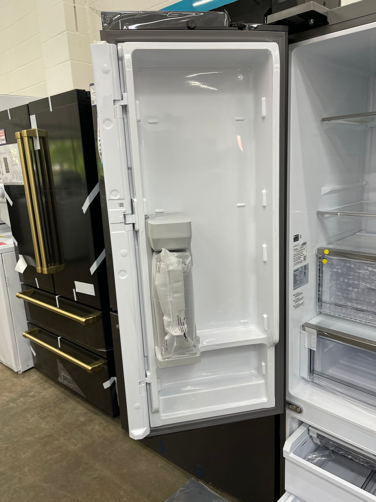 Samsung Counter-Depth Bespoke 24-Cu. Feet 3 -Door Smart Compatible French Door Refrigerator with Dual Ice Maker with water dispenser-Model #RF24BB620012