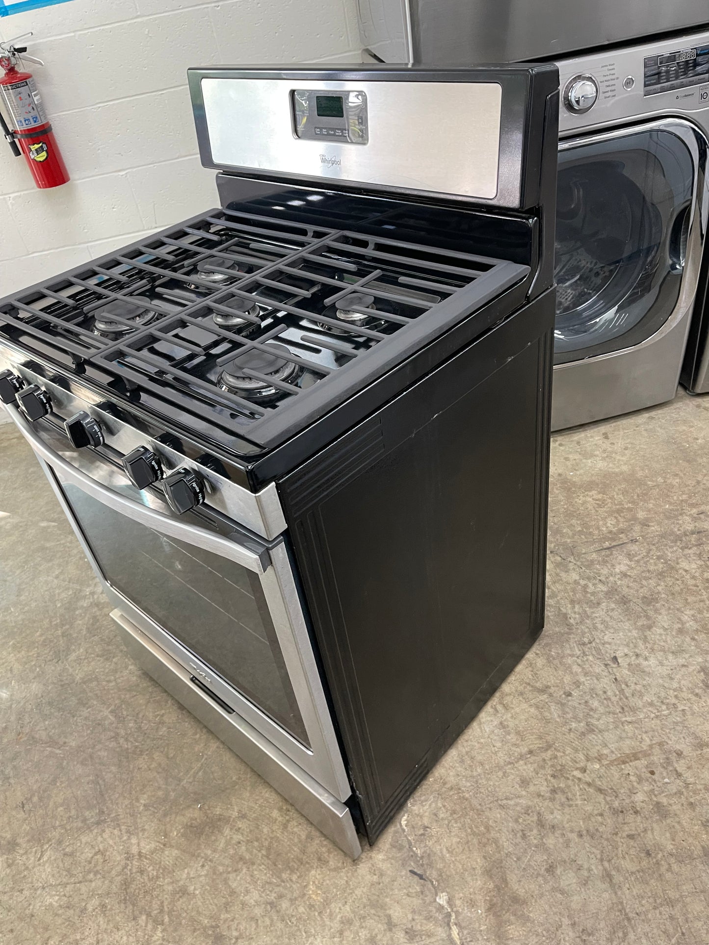 Whirlpool WFG540H0AS
30 Inch Freestanding Gas Range with 4 Sealed Burners, 5.8 cu. ft. AquaLift Self-Cleaning Oven, Power Burner, TimeSavor Convection Cooking System and Lower Storage Drawer: Stainless Steel