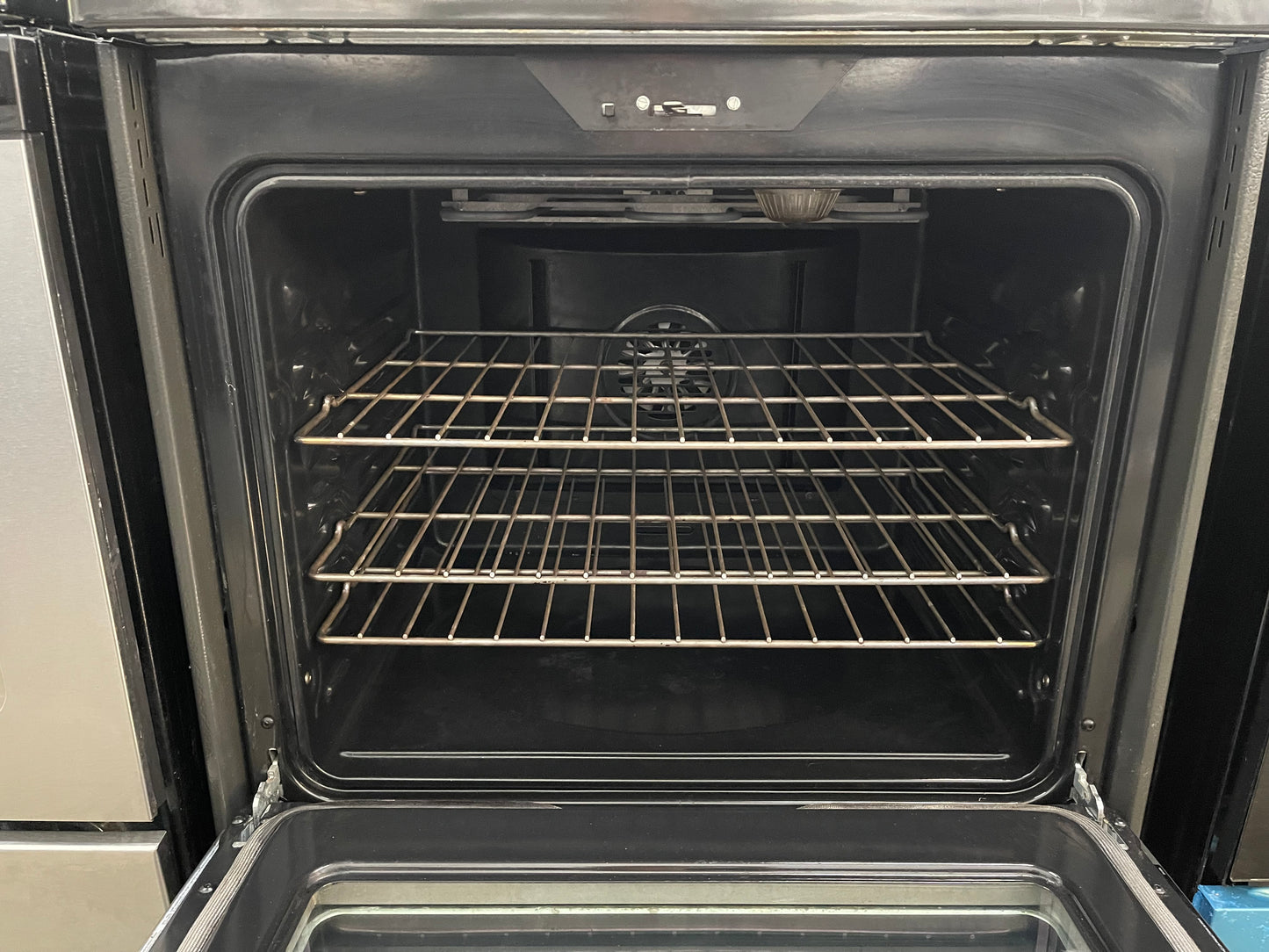 GE 30" Free-Standing Electric Convection Range
Model #:JB750SJSS