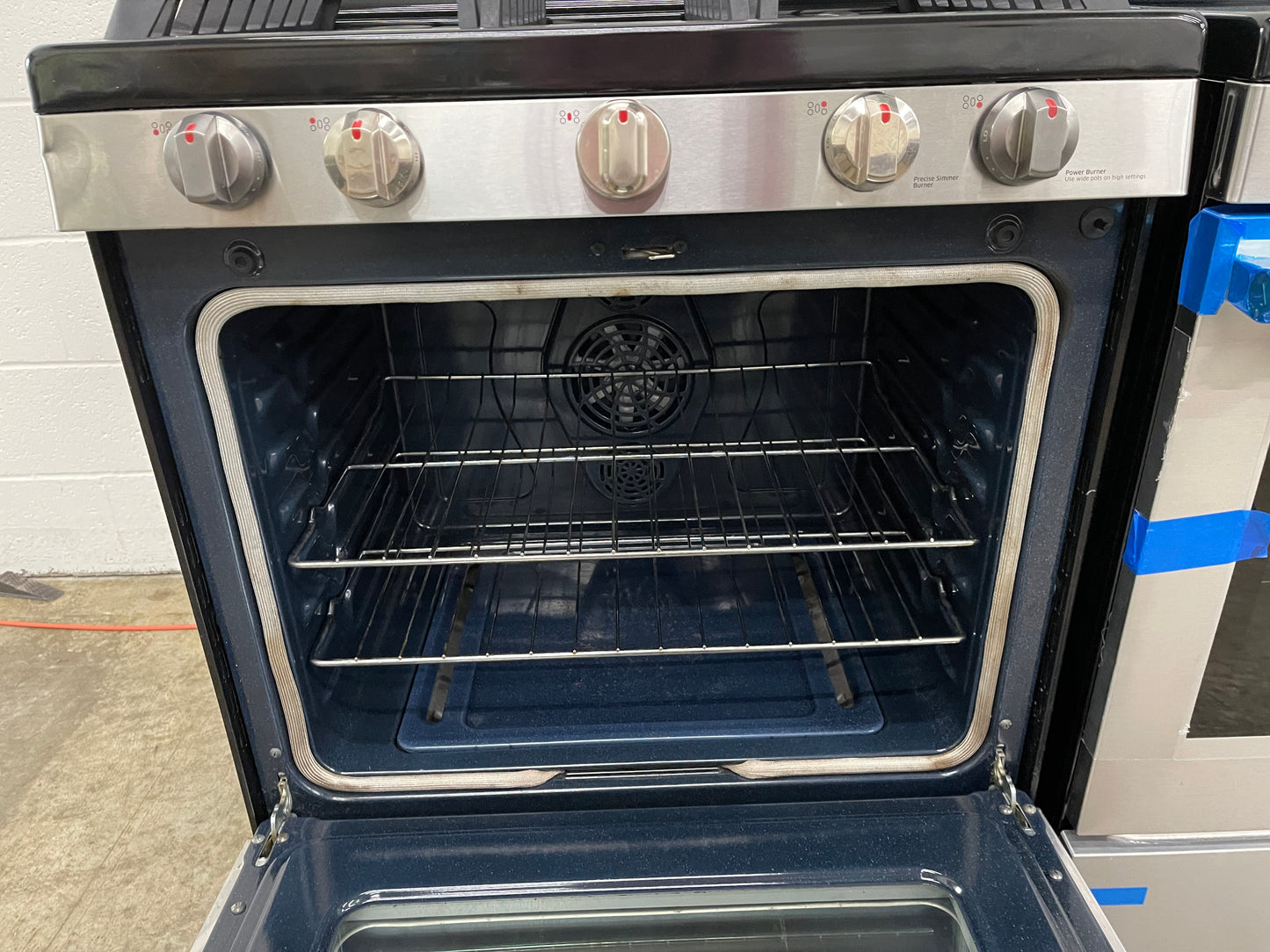 Samsung 30-in 5 Burners 5.8 cu. ft. Freestanding Gas Range with Convection Oven in Stainless Steel-Model #NX58H5600SS