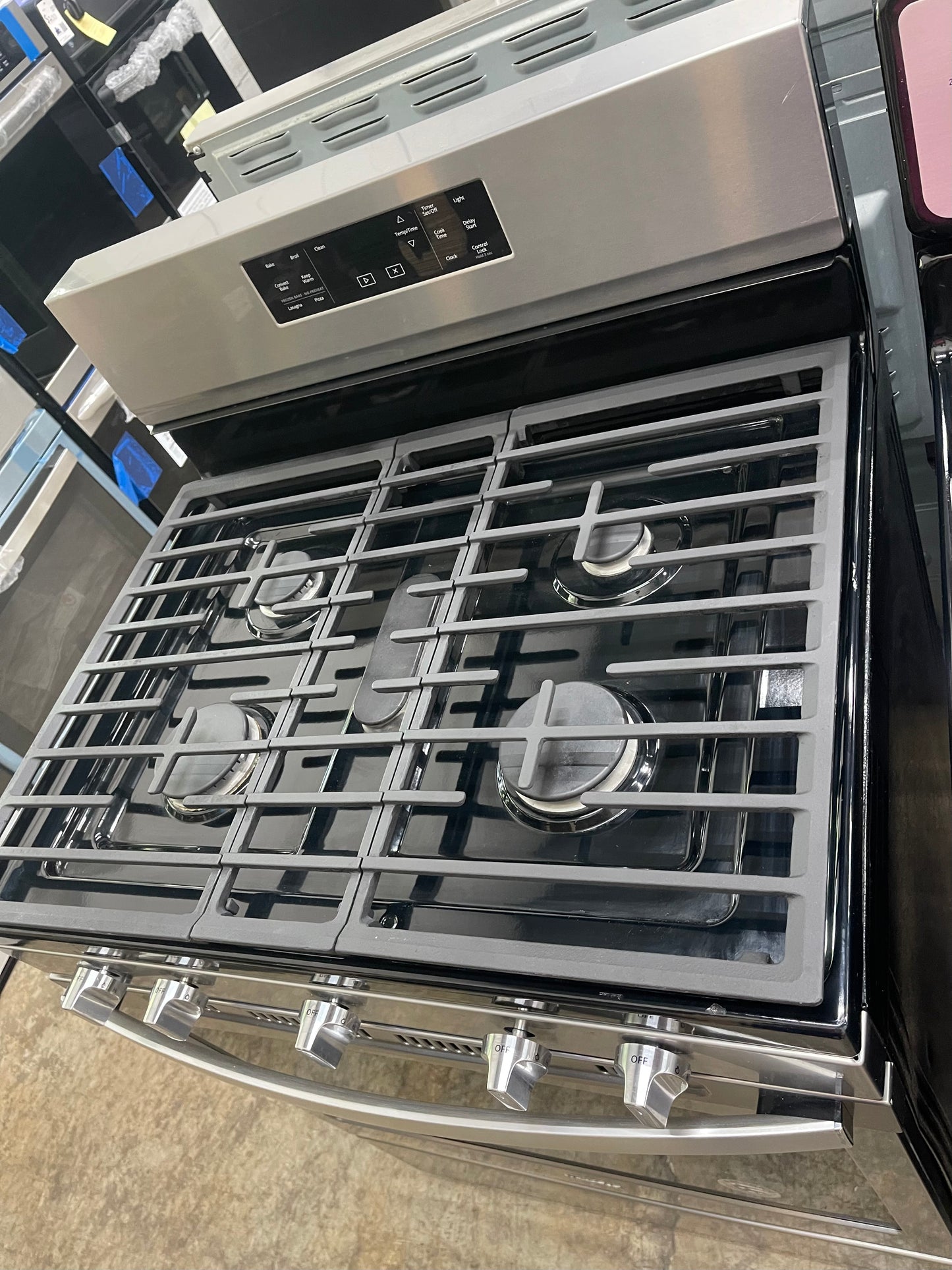 Whirlpool WFG550S0LZ
30 Inch Freestanding Gas Range with 5 Sealed Burners, 5.0 cu. ft. Oven Capacity