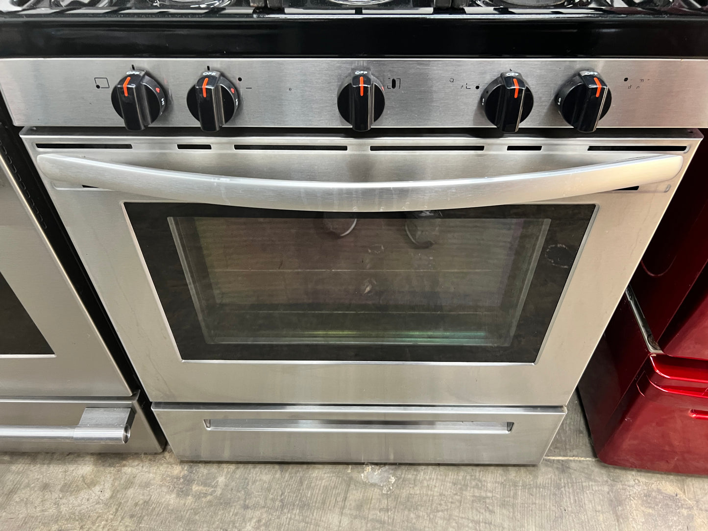 Frigidaire 30-in 5 Burners 5-cu ft Self Cleaning Gas Range in Stainless Steel-Model #FFGF3054TS